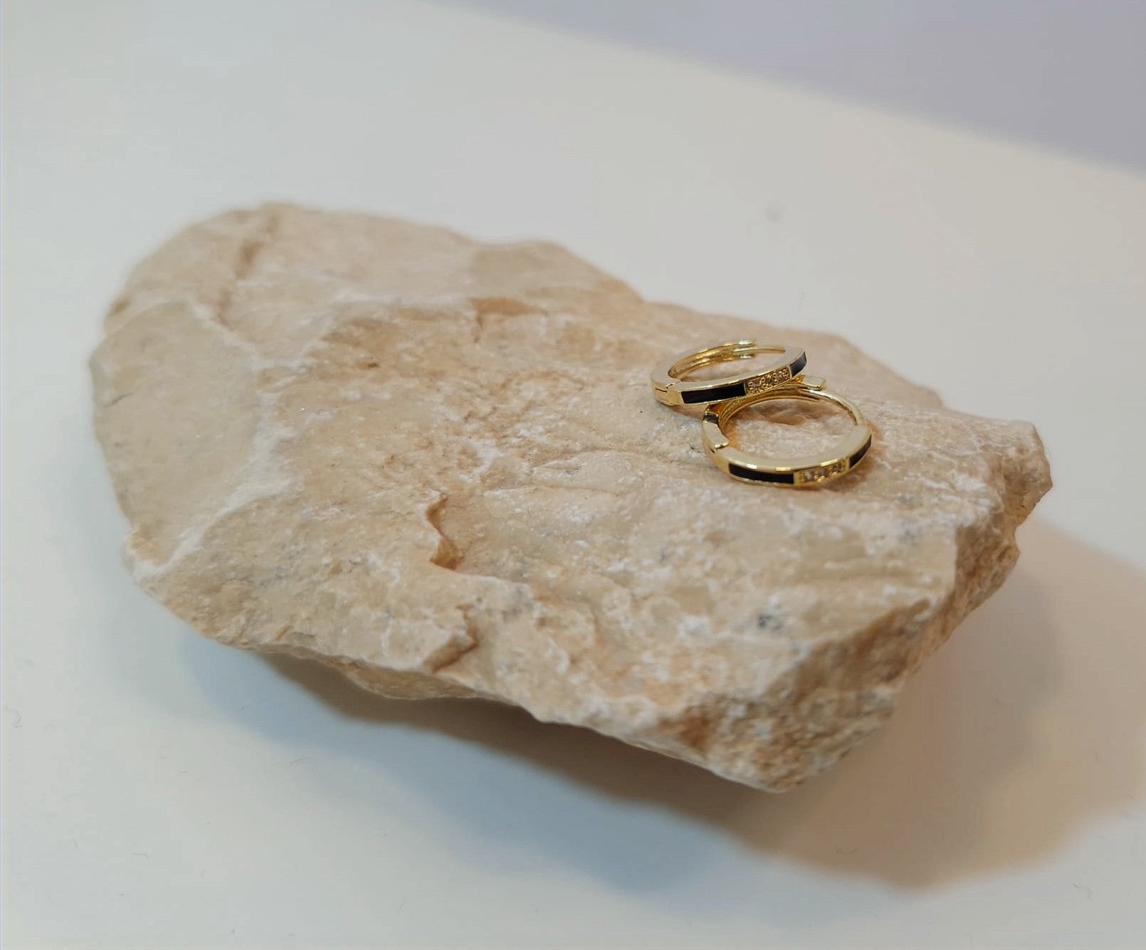 הדרא, עגיל זהב