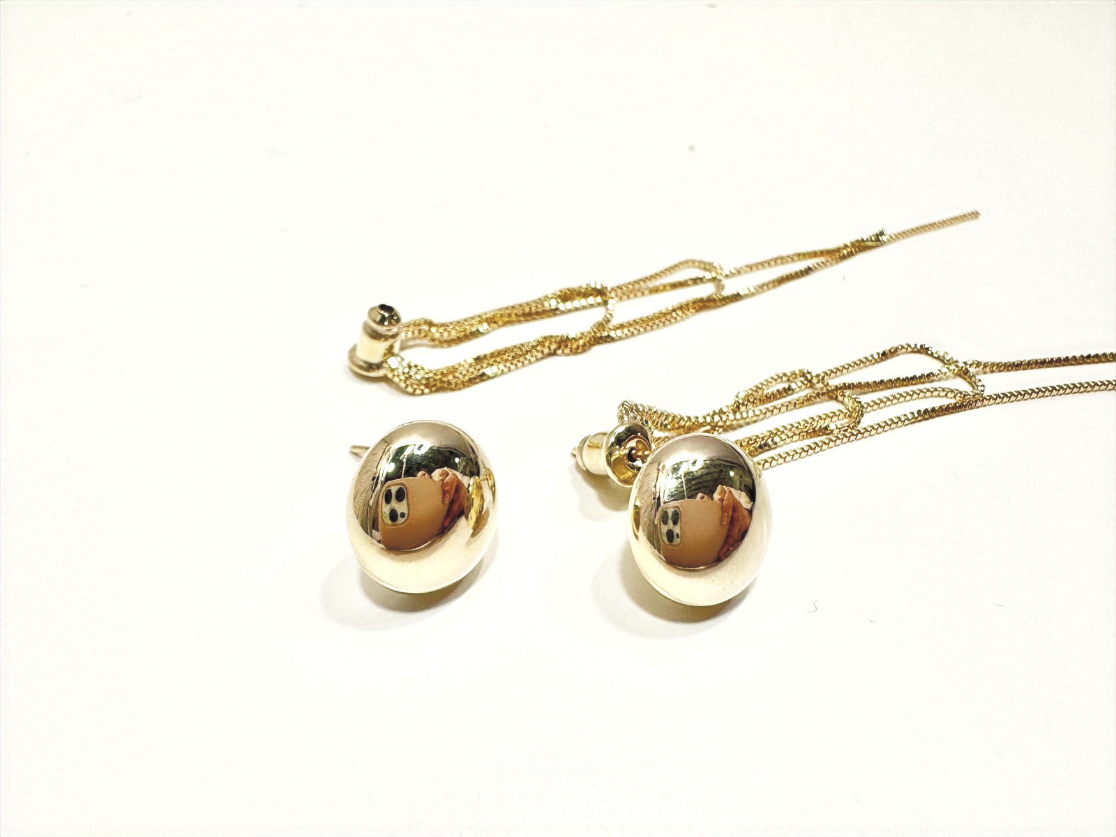 הדרא, עגיל צמוד עם פרנז זהב