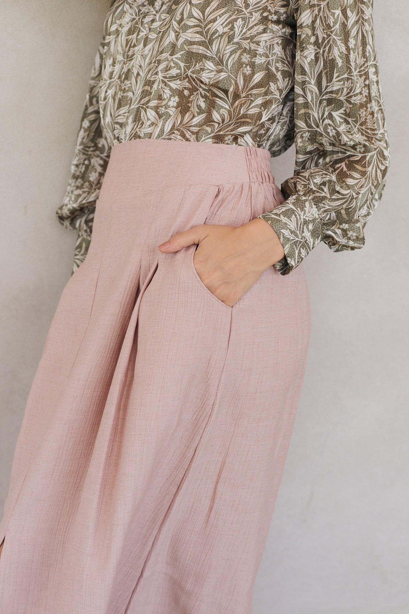 הדרא, חצאית לארוע, חצאית ורודה עם כיסים, תקריב