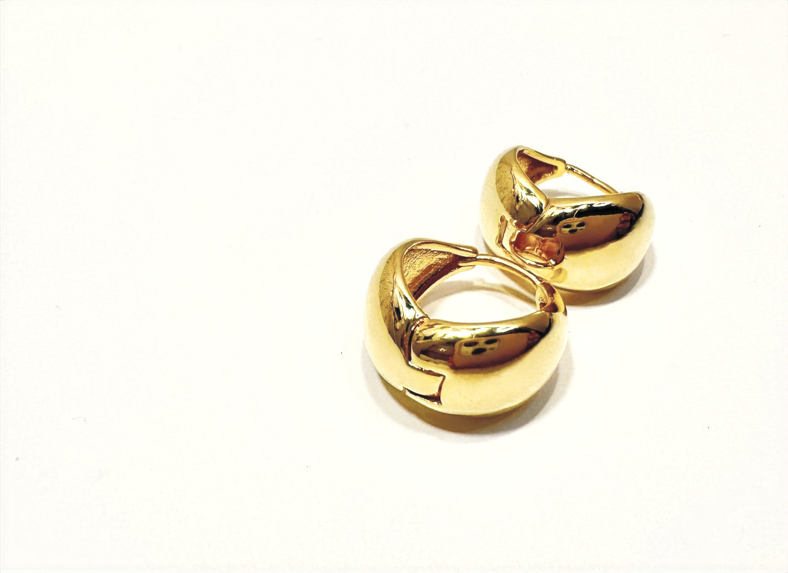 הדרא, עגיל זהבהדרא, עגיל זהב