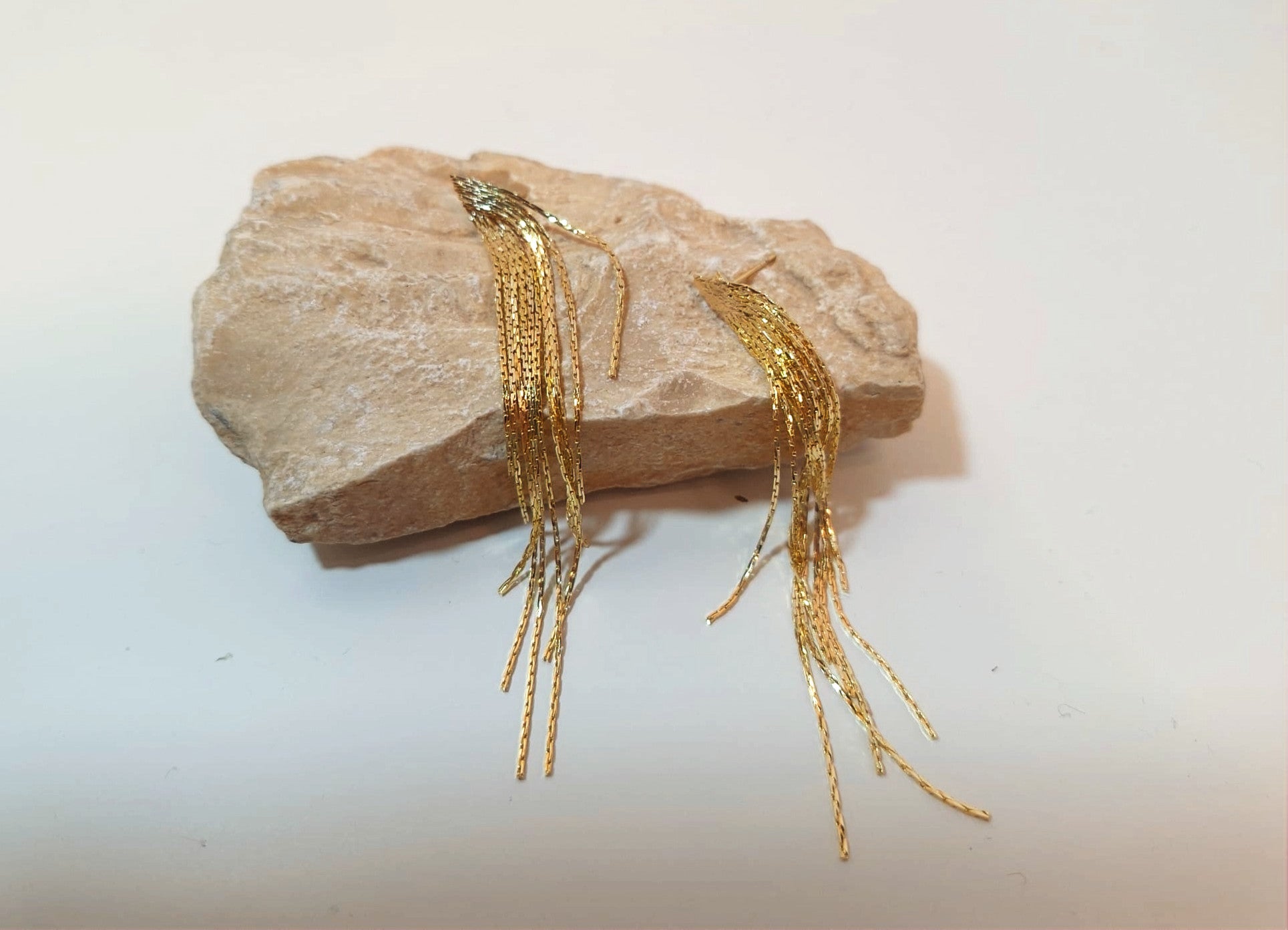 הדרא, עגיל זהב צמוד עם פרנז