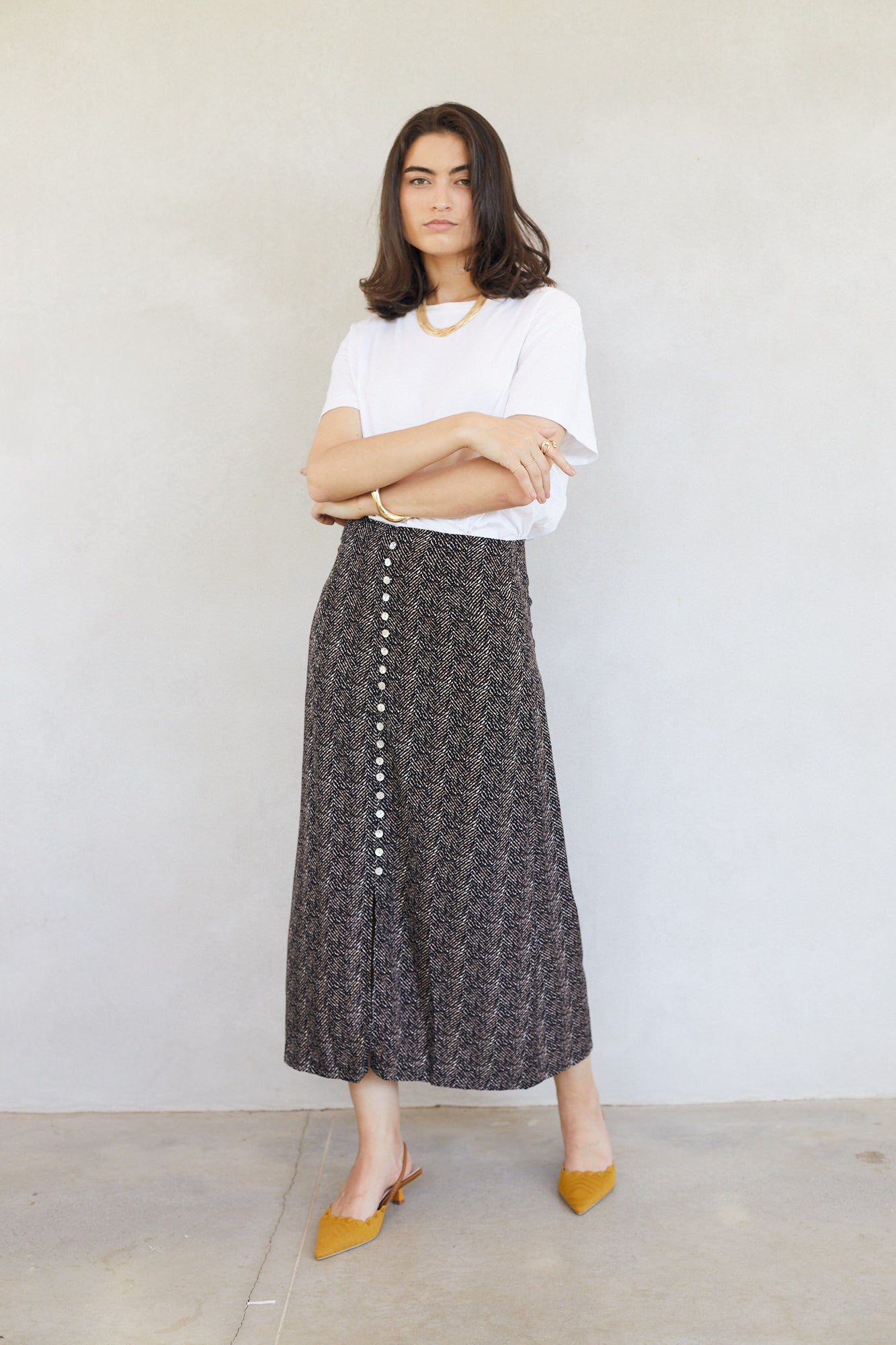 הדרא, חצאית חגיגית, חצאית ליום יום, בד בגווני חום עם כפורים מקדימה