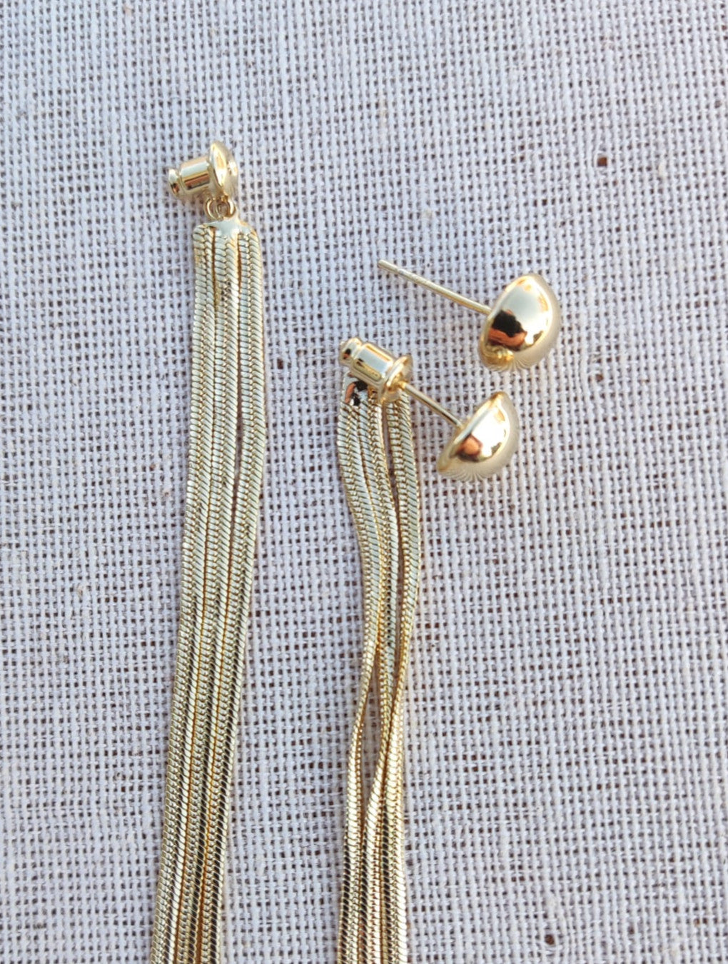 הדרא, עגיל זהב צמוד עם פרנז