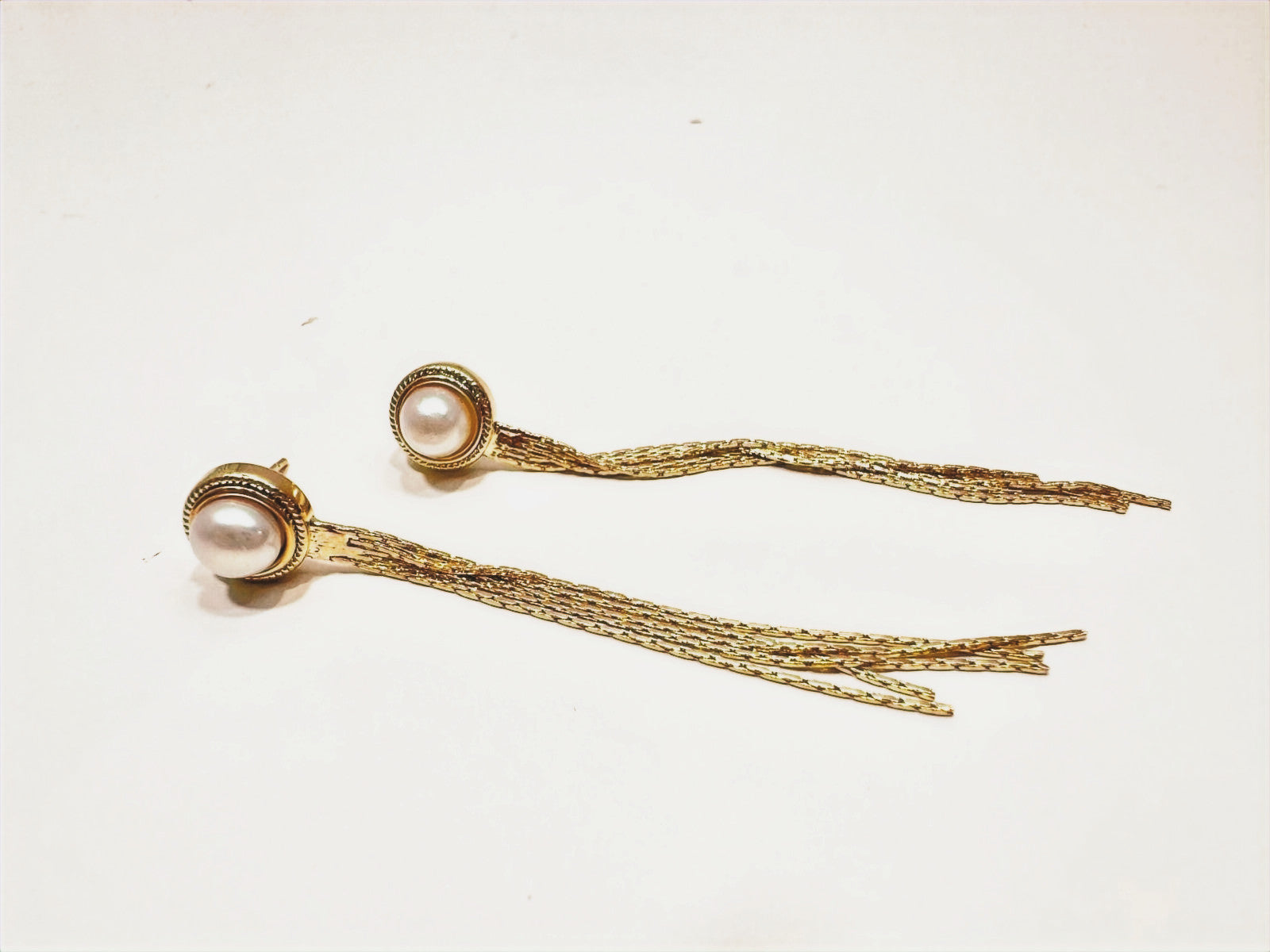 הדרא, עגיל צמוד עם פרנז זהב