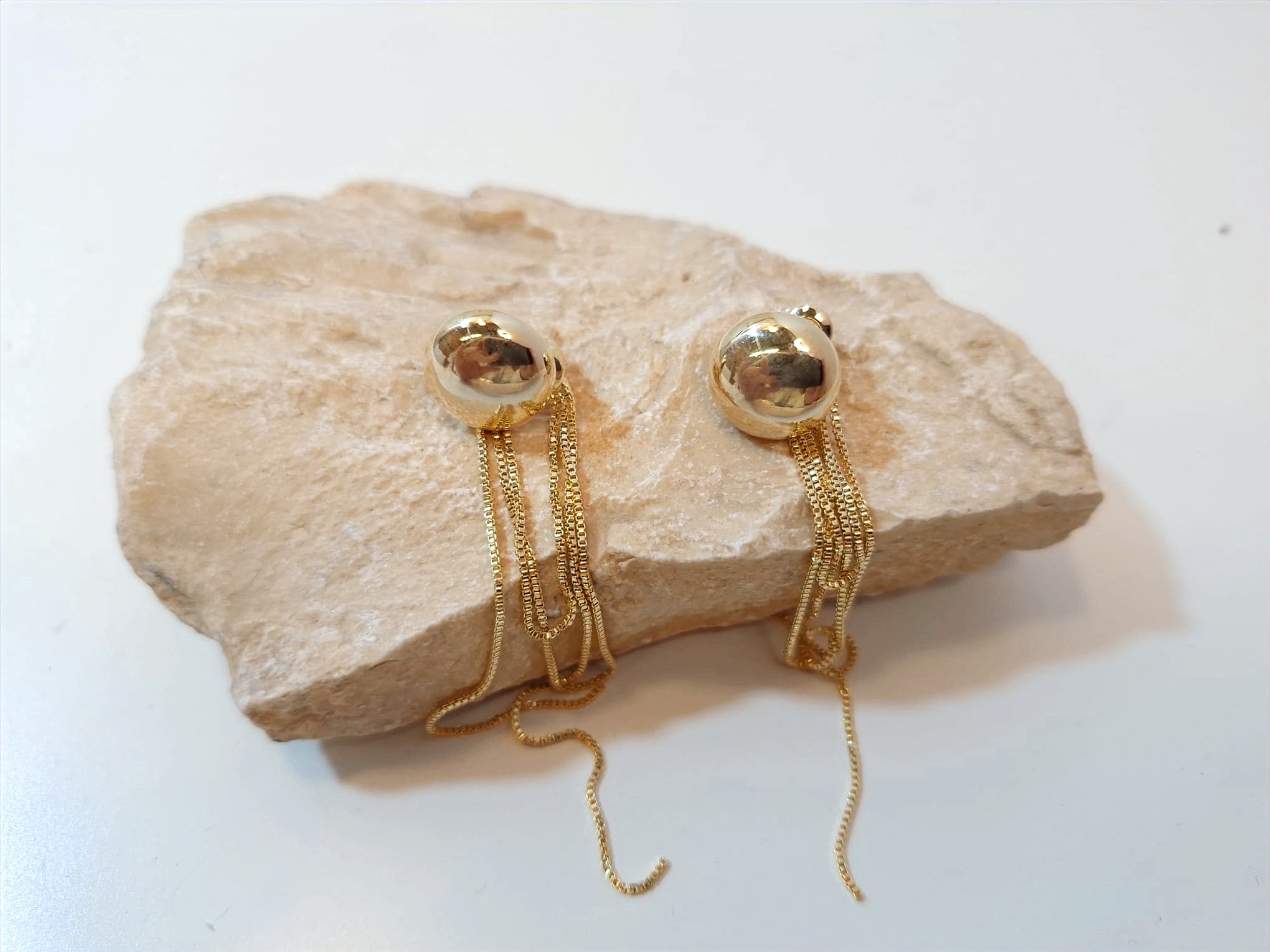 הדרא, עגיל צמוד עם פרנז זהב