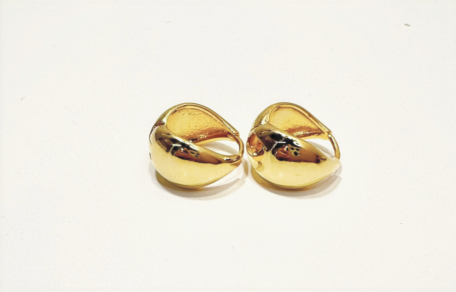 הדרא, עגיל זהב