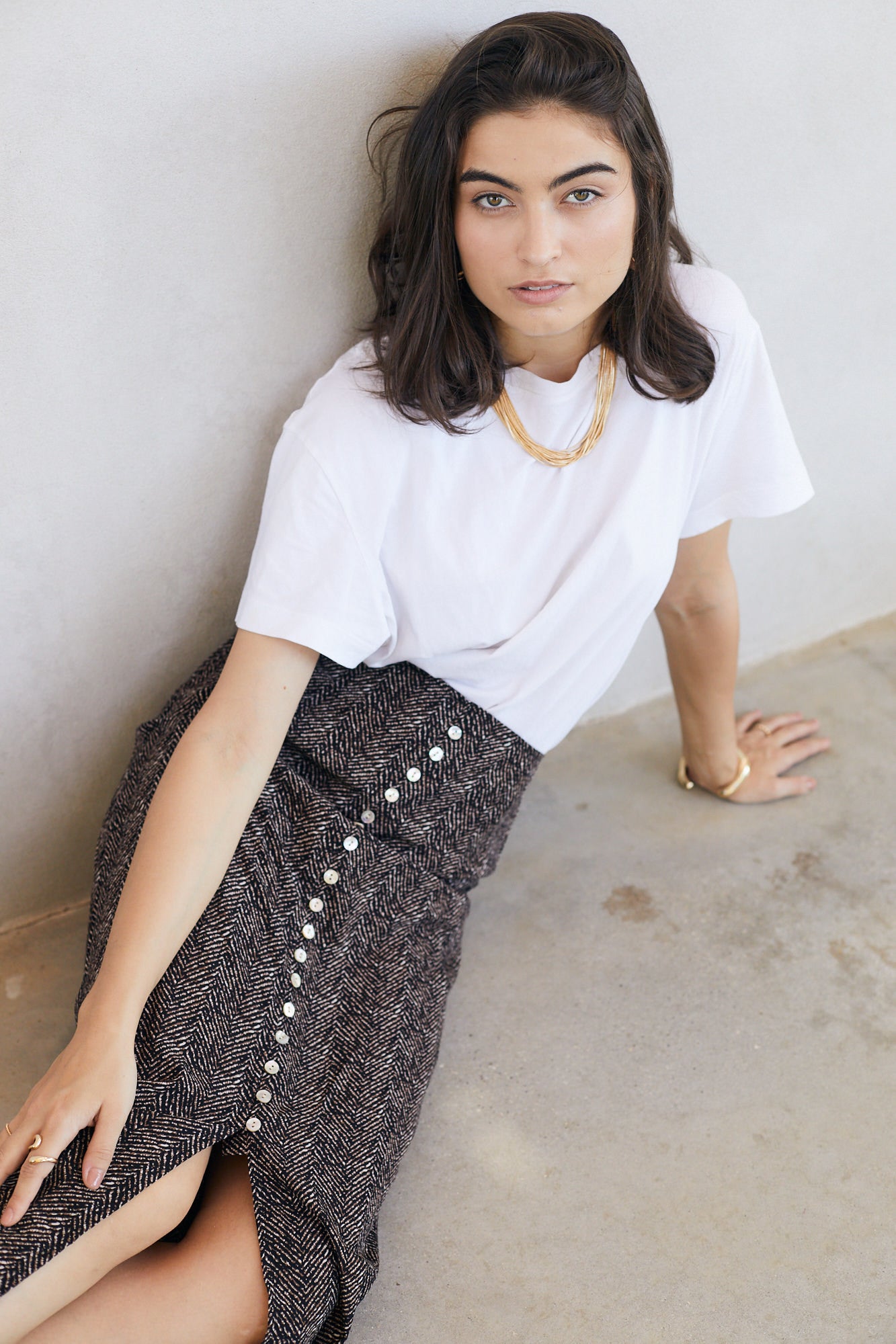 הדרא, חצאית חגיגית, חצאית ליום יום, בד בגווני חום עם כפורים מקדימה