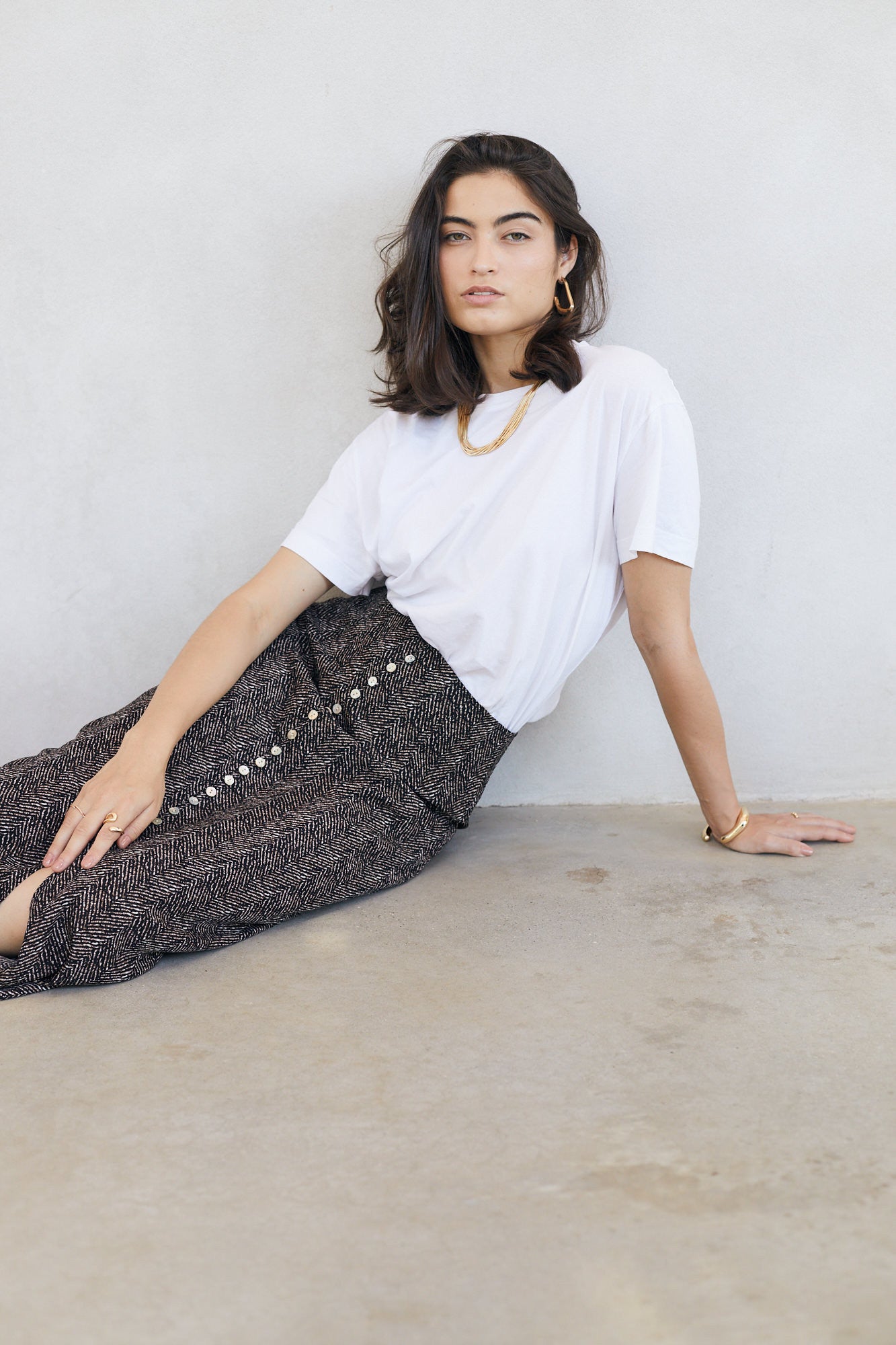 הדרא, חצאית חגיגית, חצאית ליום יום, בד בגווני חום עם כפורים מקדימה