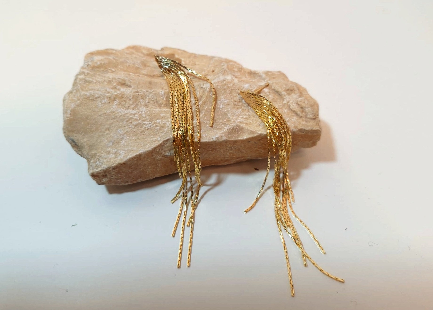 הדרא, עגיל זהב צמוד עם פרנז