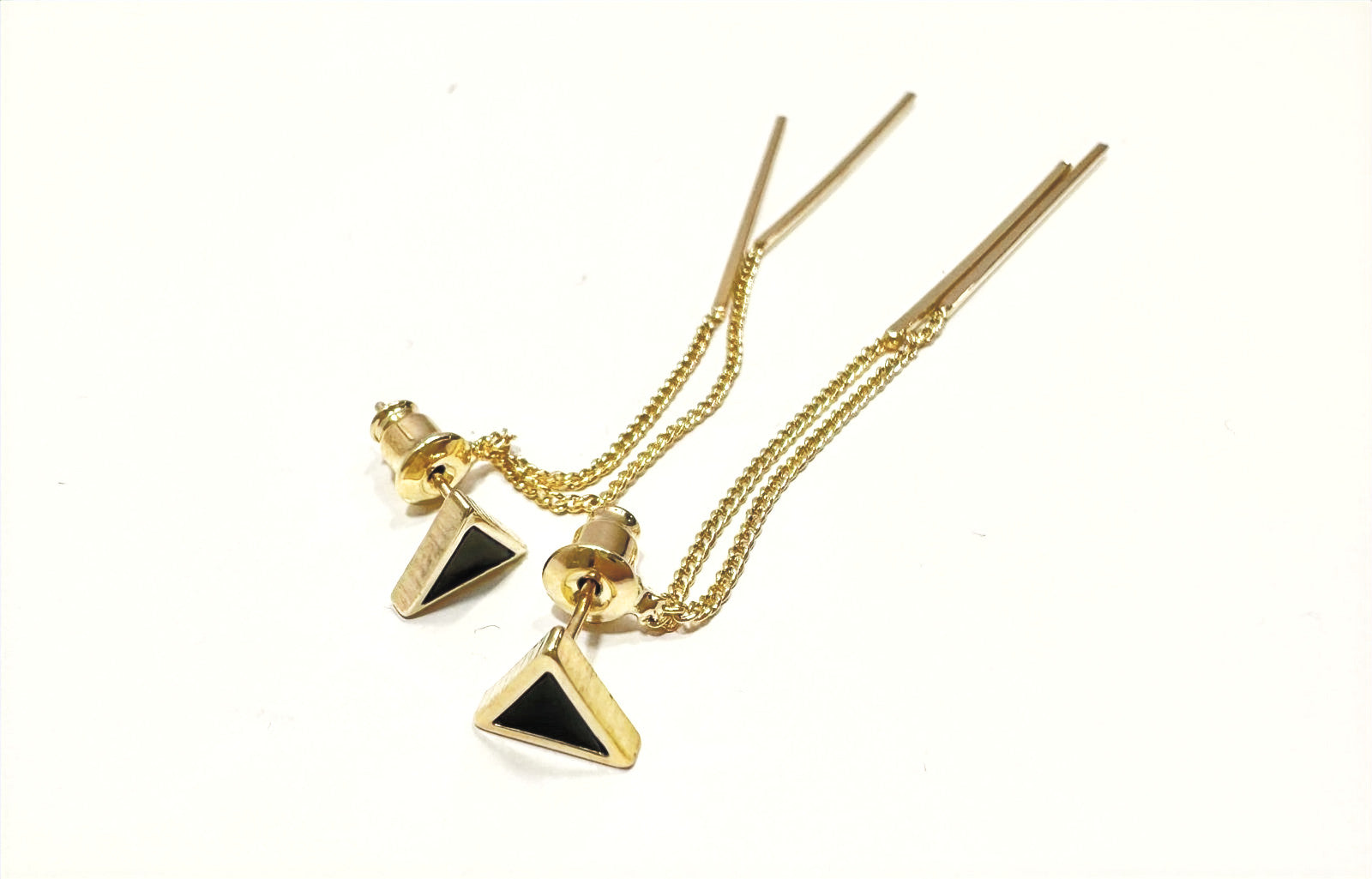 הדרא, עגיל משולש צמוד עם פרנז זהב