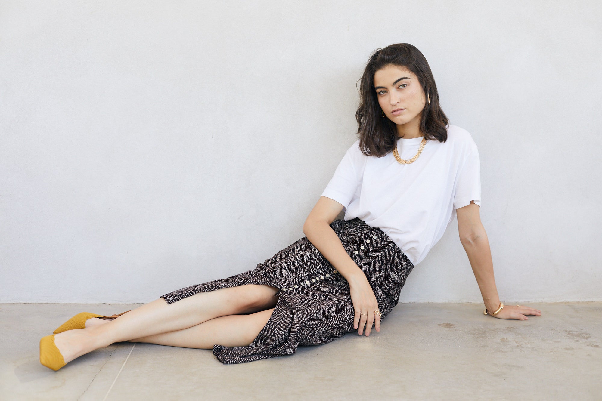 הדרא, חצאית חגיגית, חצאית ליום יום, בד בגווני חום עם כפורים מקדימה