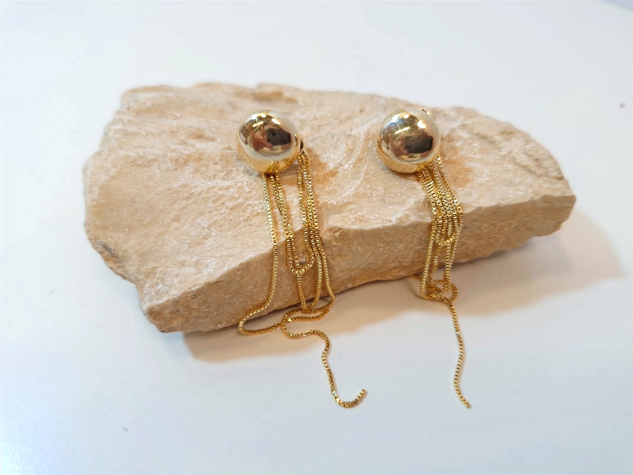 הדרא, עגיל צמוד עם פרנז זהב