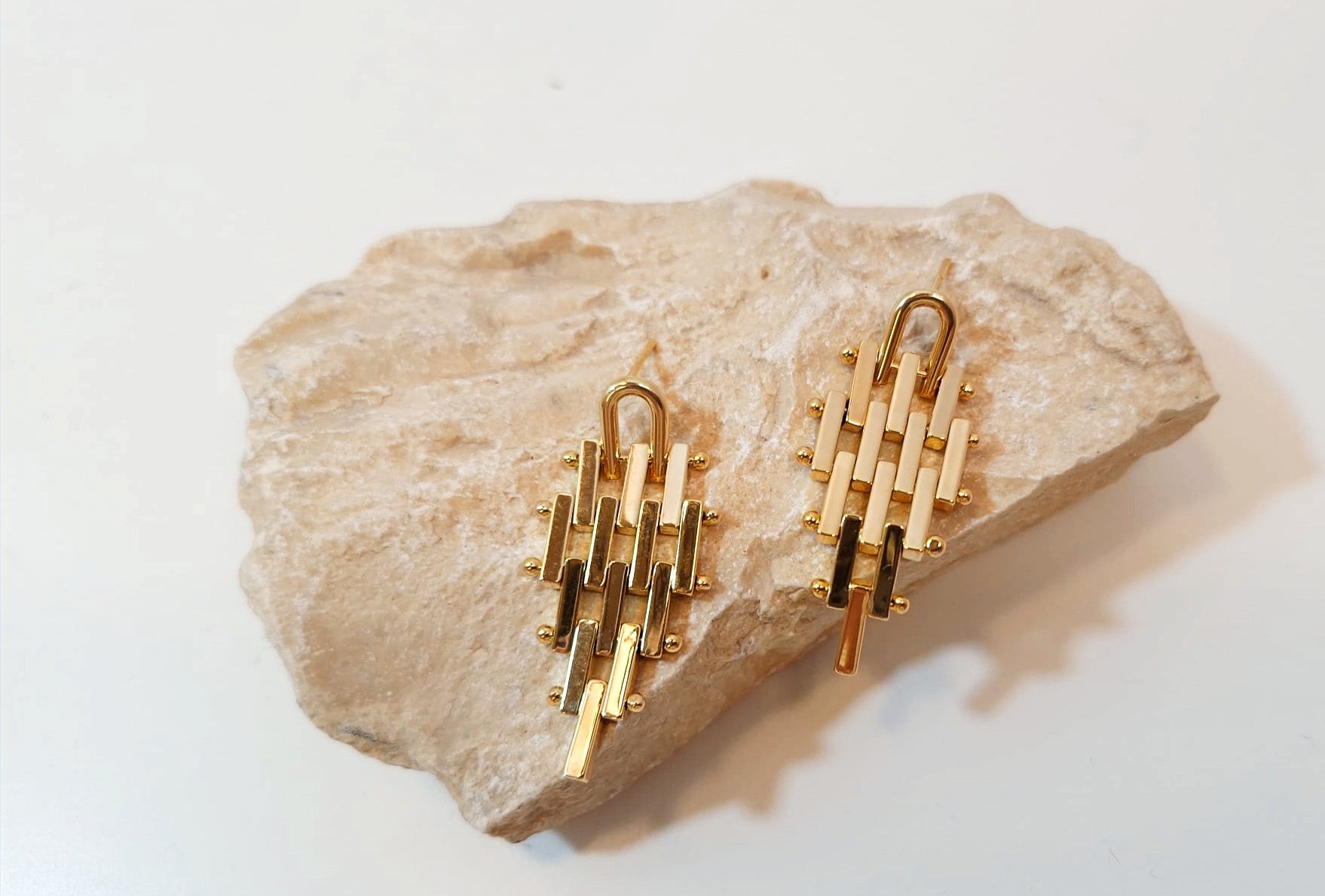 הדרא, עגיל זהב