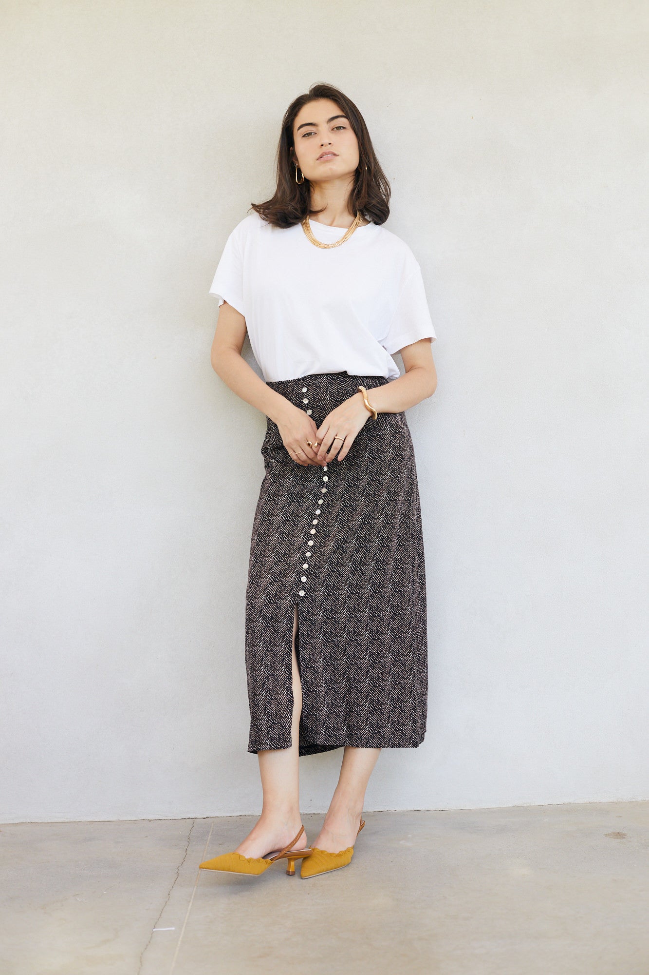 הדרא, חצאית חגיגית, חצאית ליום יום, בד בגווני חום עם כפורים מקדימה