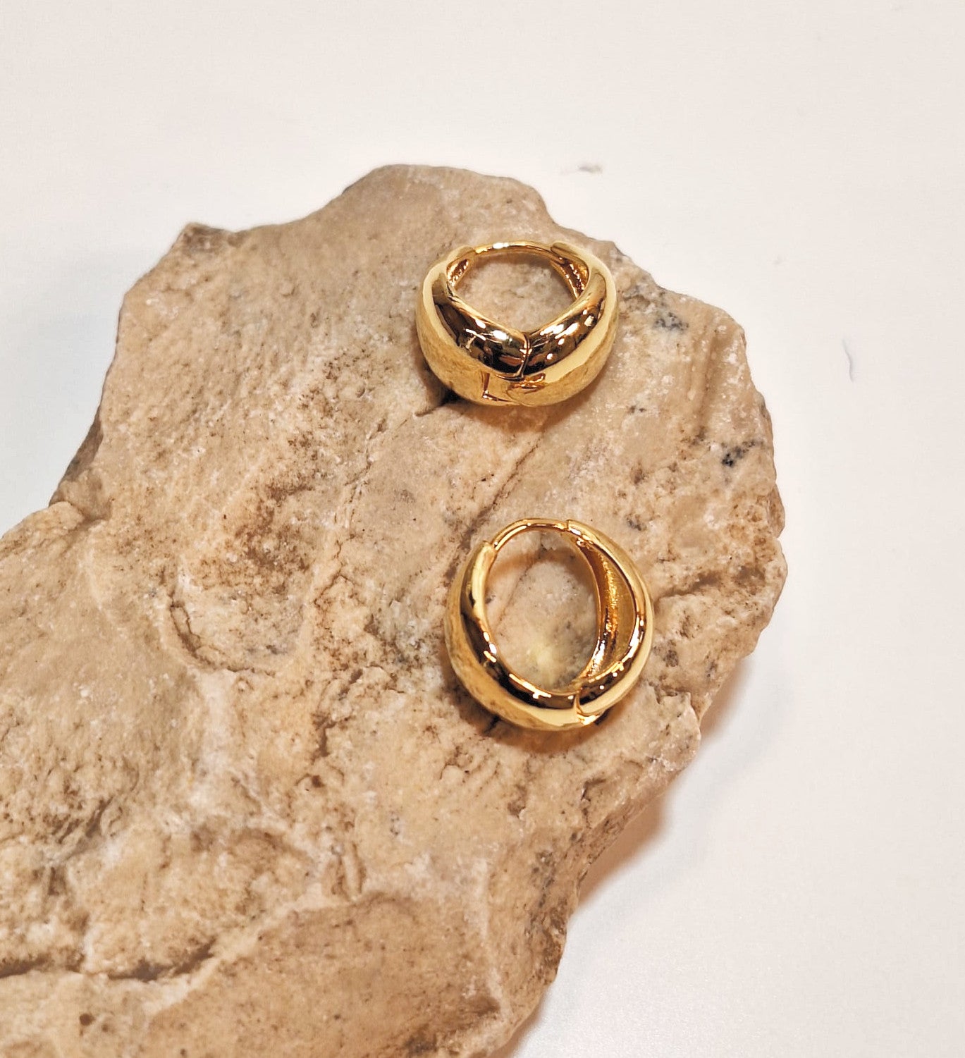 הדרא, עגיל זהב