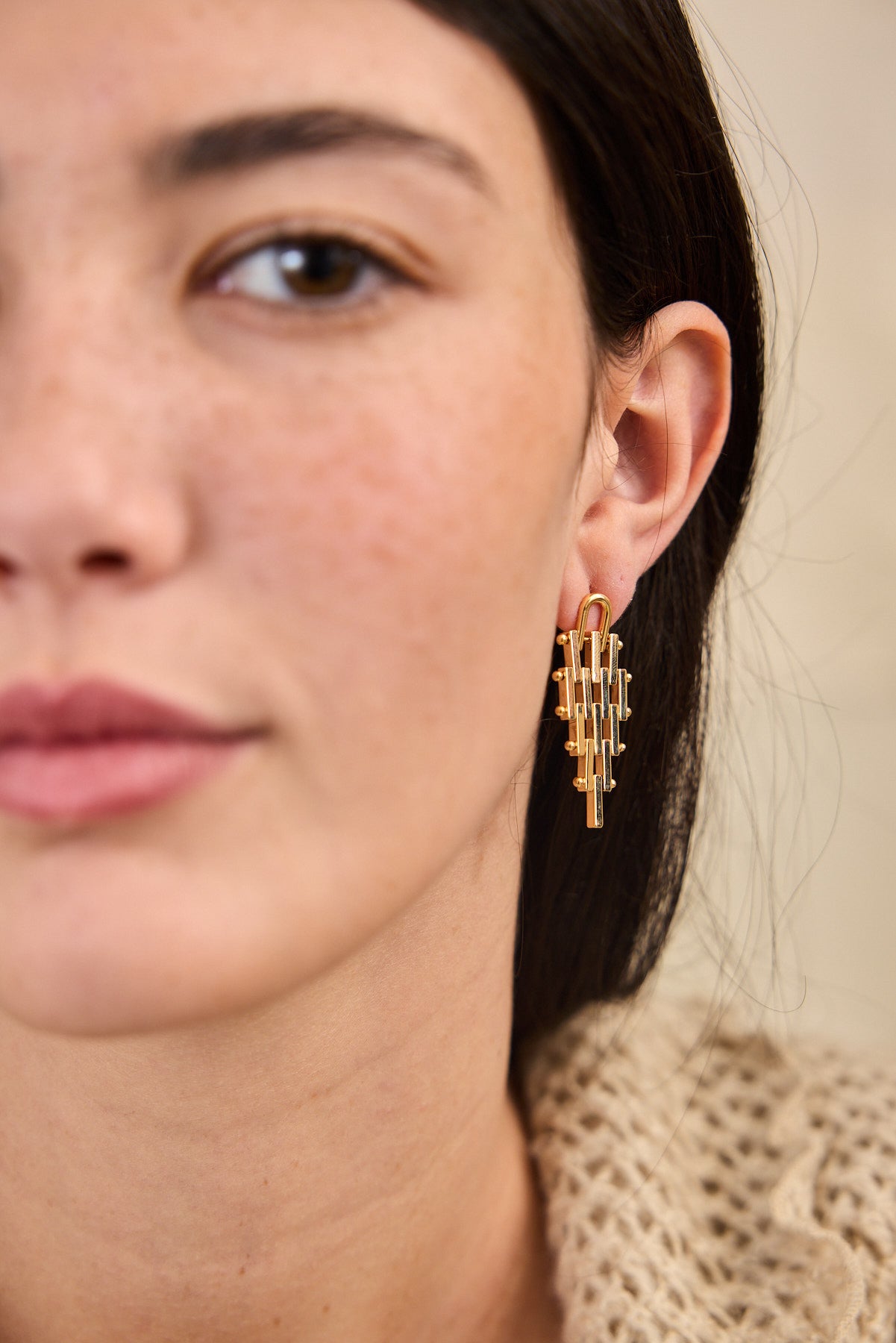 הדרא, עגיל זהב