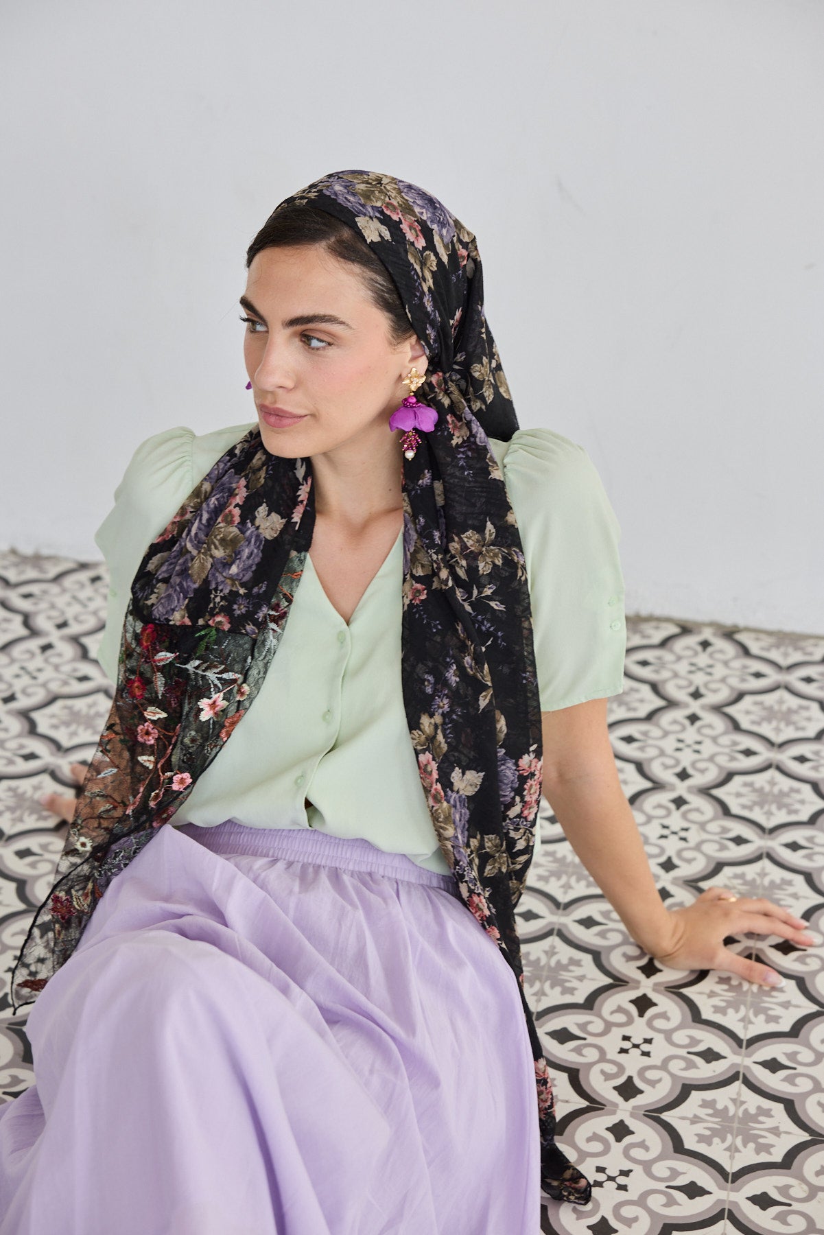 מטפחת מרובעת חיננית שחור