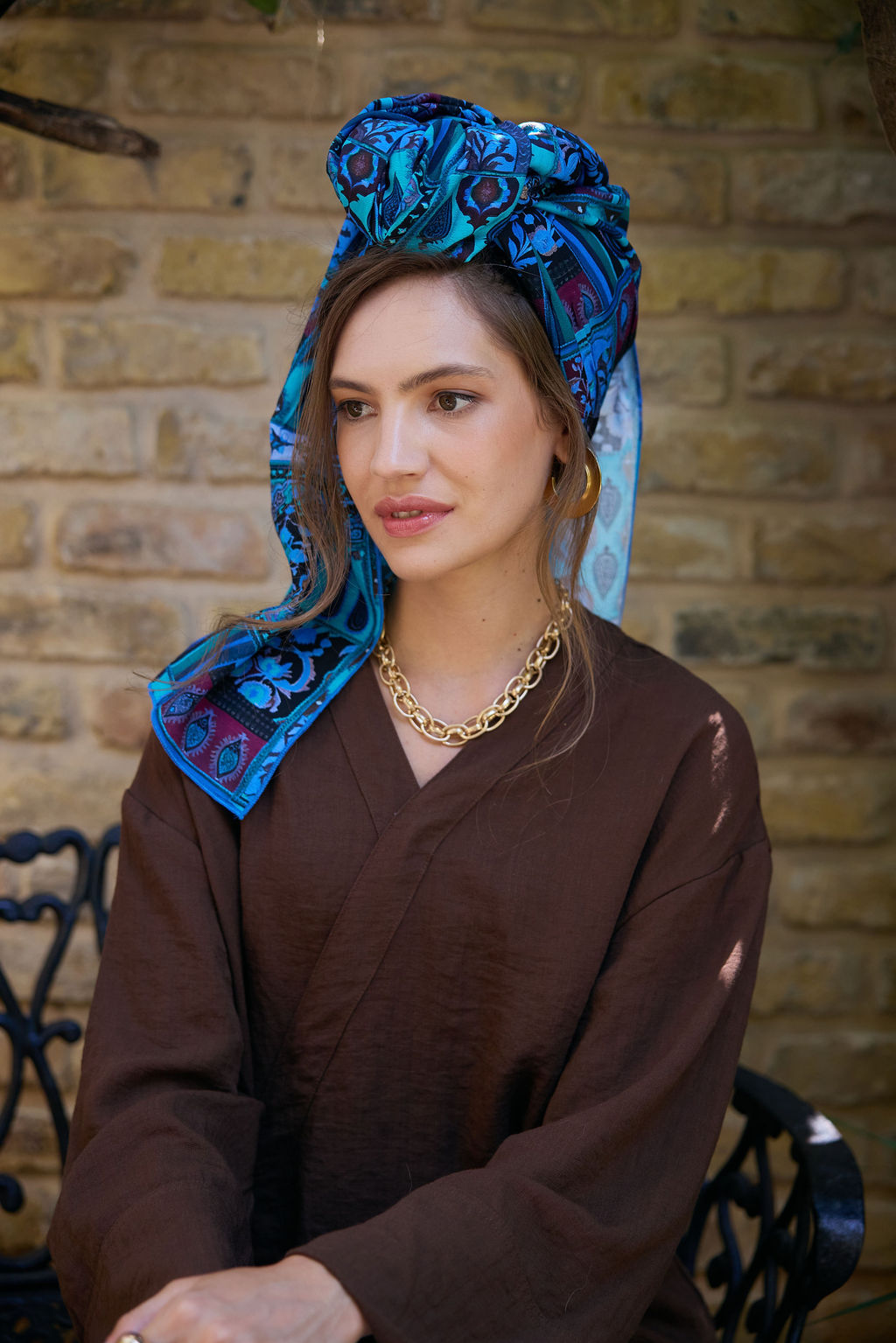 הדרא, קולקציית חגים, מטפחת צבעונית עם צורות גאומטריות בגווני כחול