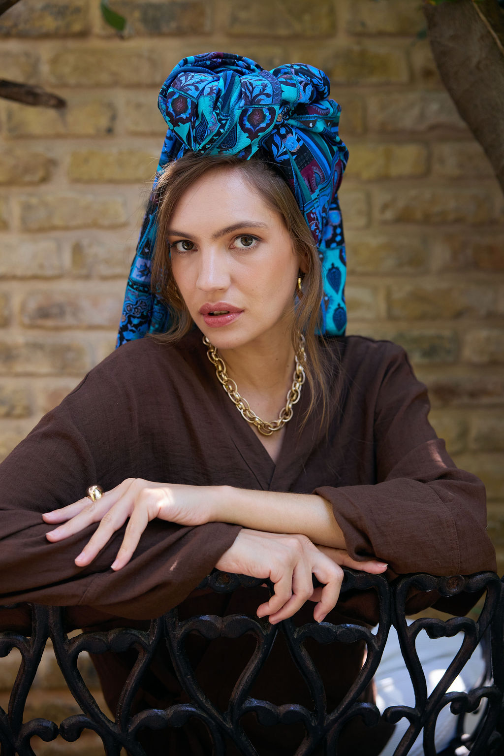 הדרא, קולקציית חגים, מטפחת צבעונית עם צורות גאומטריות בגווני כחול