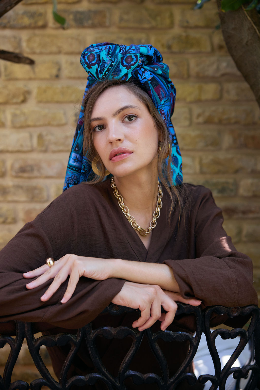 הדרא, קולקציית חגים, מטפחת צבעונית עם צורות גאומטריות בגווני כחול