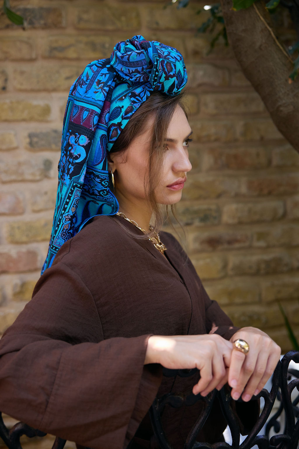 הדרא, קולקציית חגים, מטפחת צבעונית עם צורות גאומטריות בגווני כחול