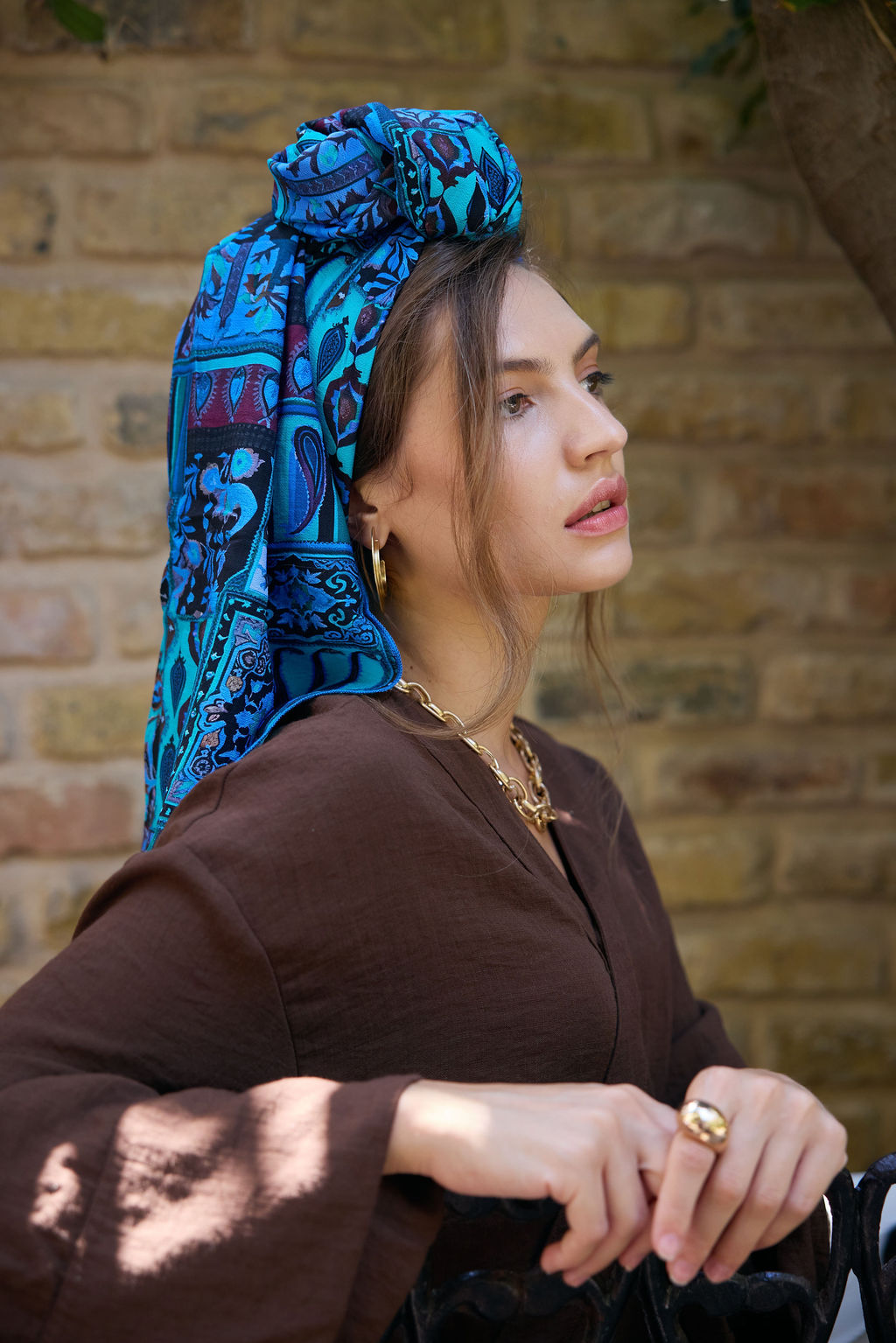 הדרא, קולקציית חגים, מטפחת צבעונית עם צורות גאומטריות בגווני כחול