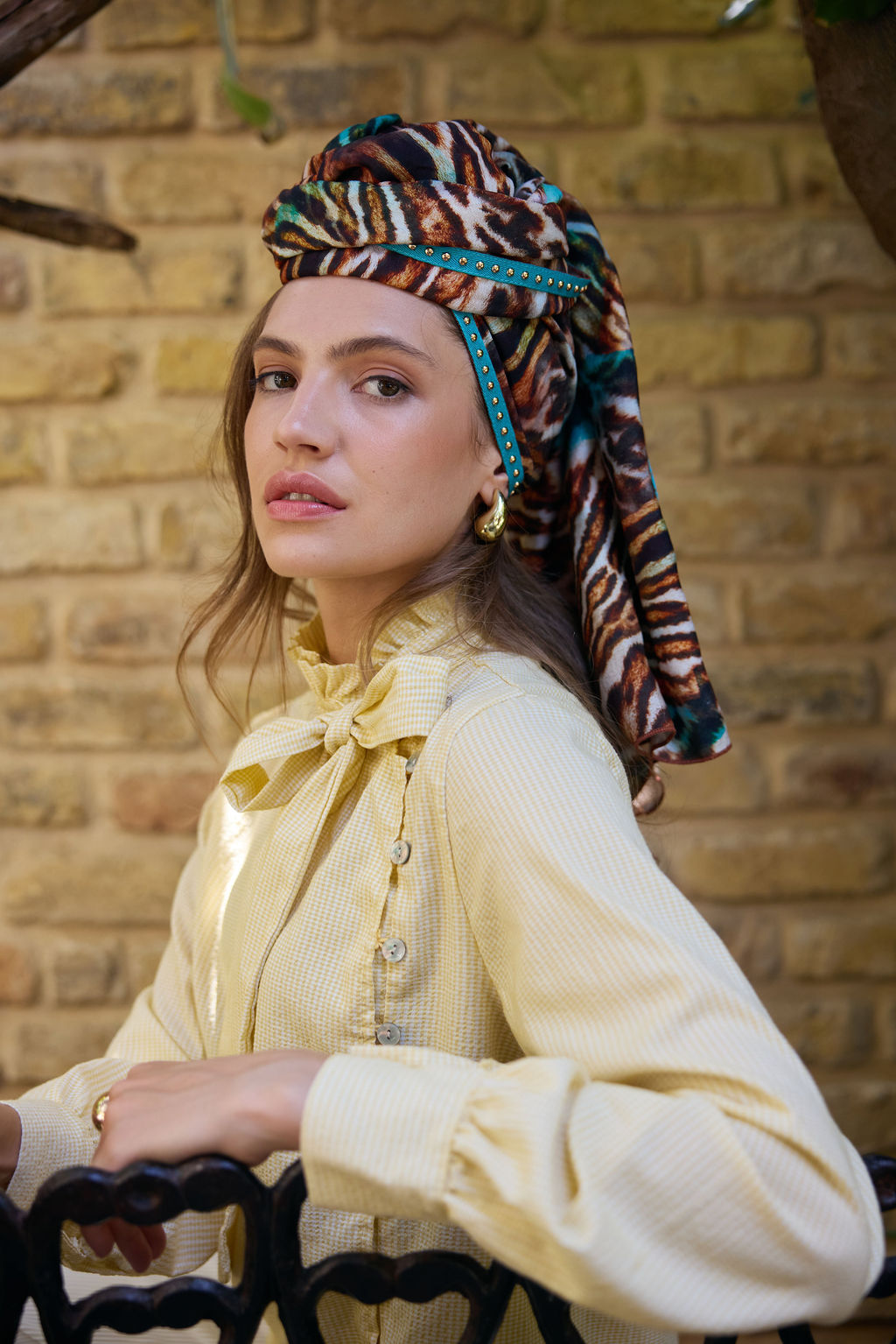 הדרא, קולקציית חגים, מטפחת מנומרת עם פס קישוט כחול, מטפחת חגיגית