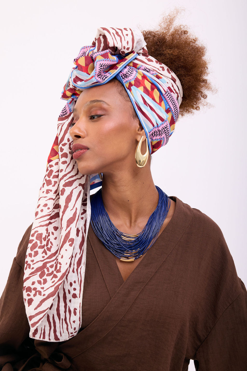 הדרא, קולקציית קיץ, מטפחת חגיגית, מטפחת צבעונית עם דוגמאות גיאומטריות