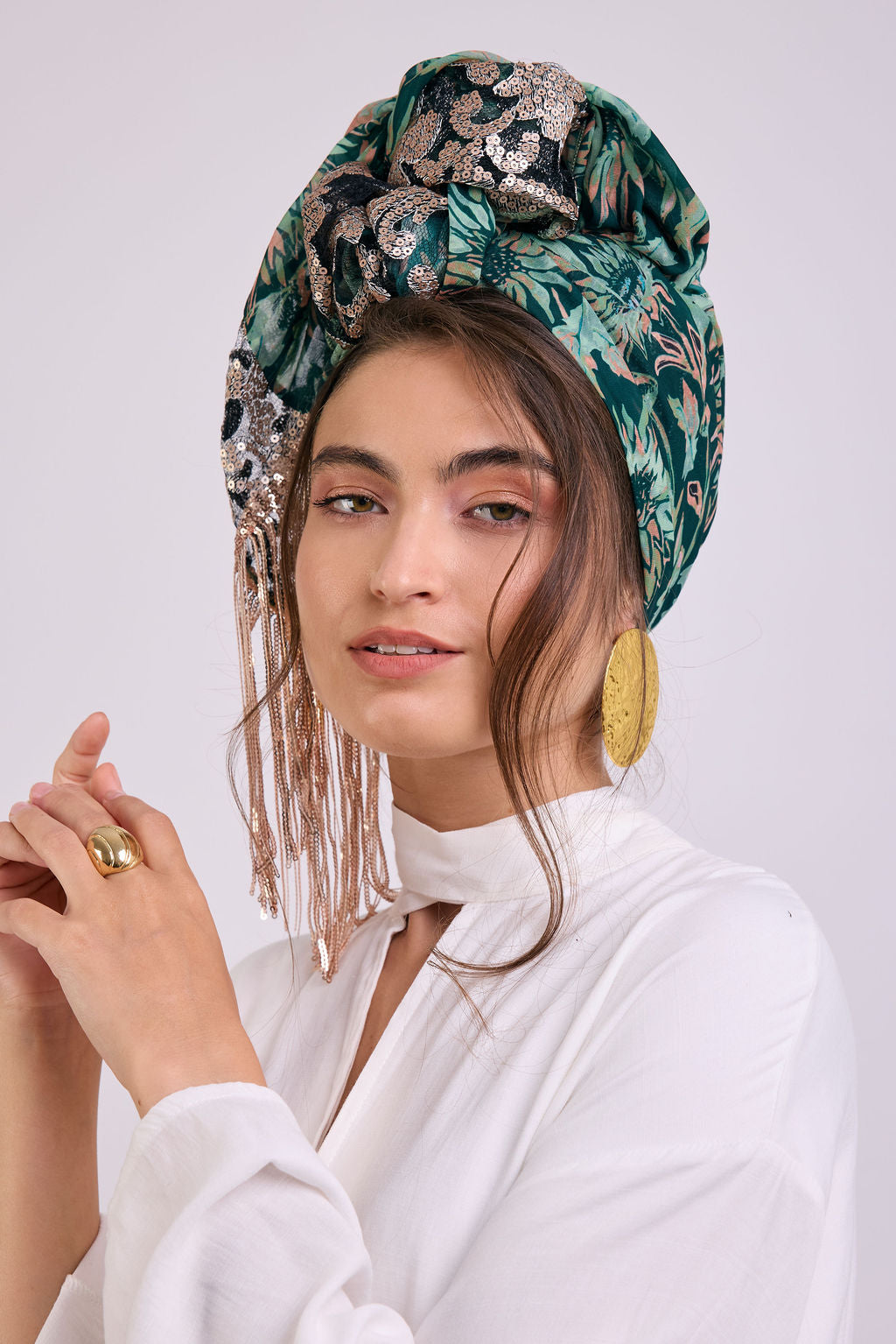 הדרא, קולקציית מטפחות קיץ, מטפחת חגיגית,  בד פייטים בשילוב בד פרחוני ובד פייטים בהיר. מטפחת לארוע