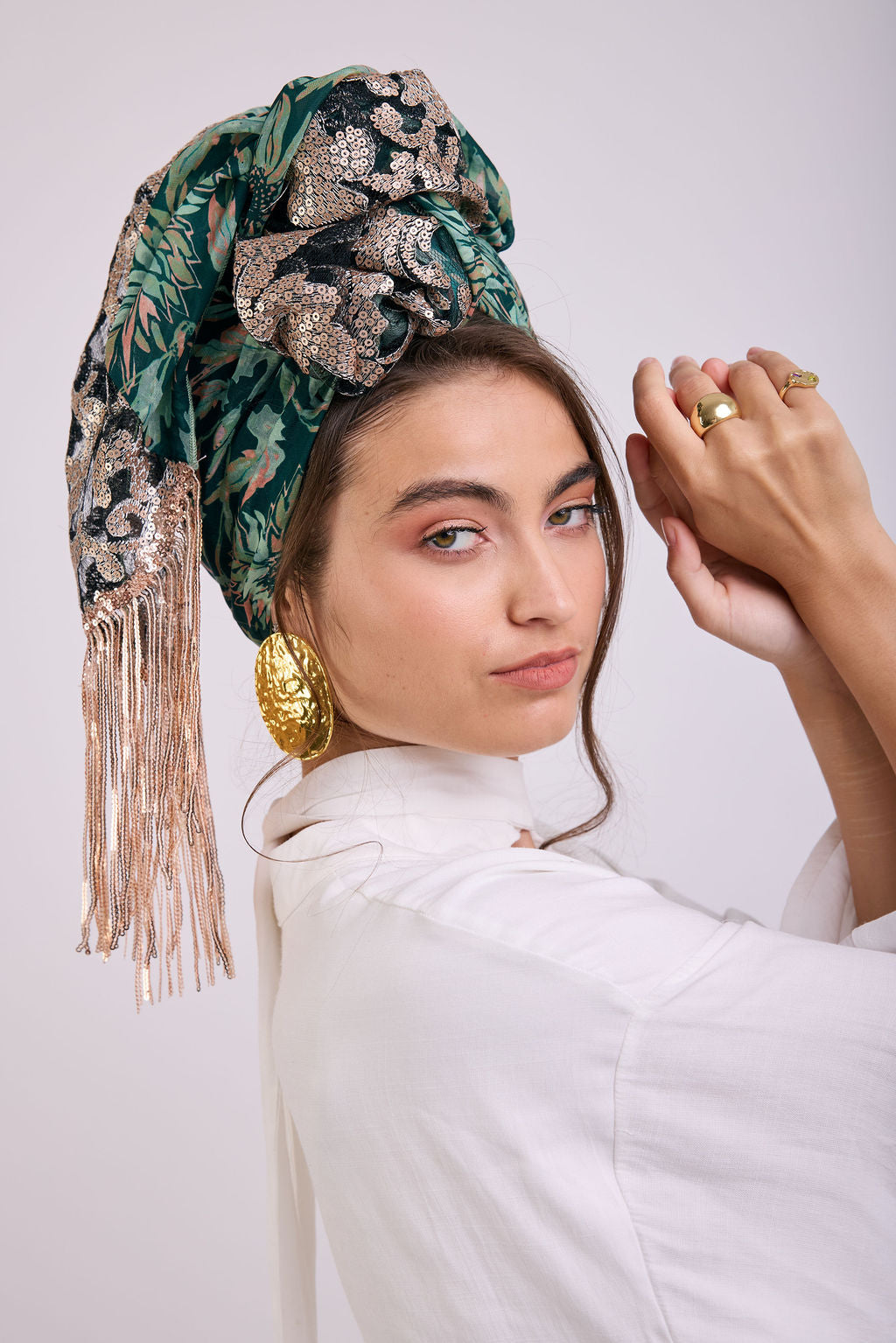 הדרא, קולקציית מטפחות קיץ, מטפחת חגיגית,  בד פייטים בשילוב בד פרחוני ובד פייטים בהיר. מטפחת לארוע