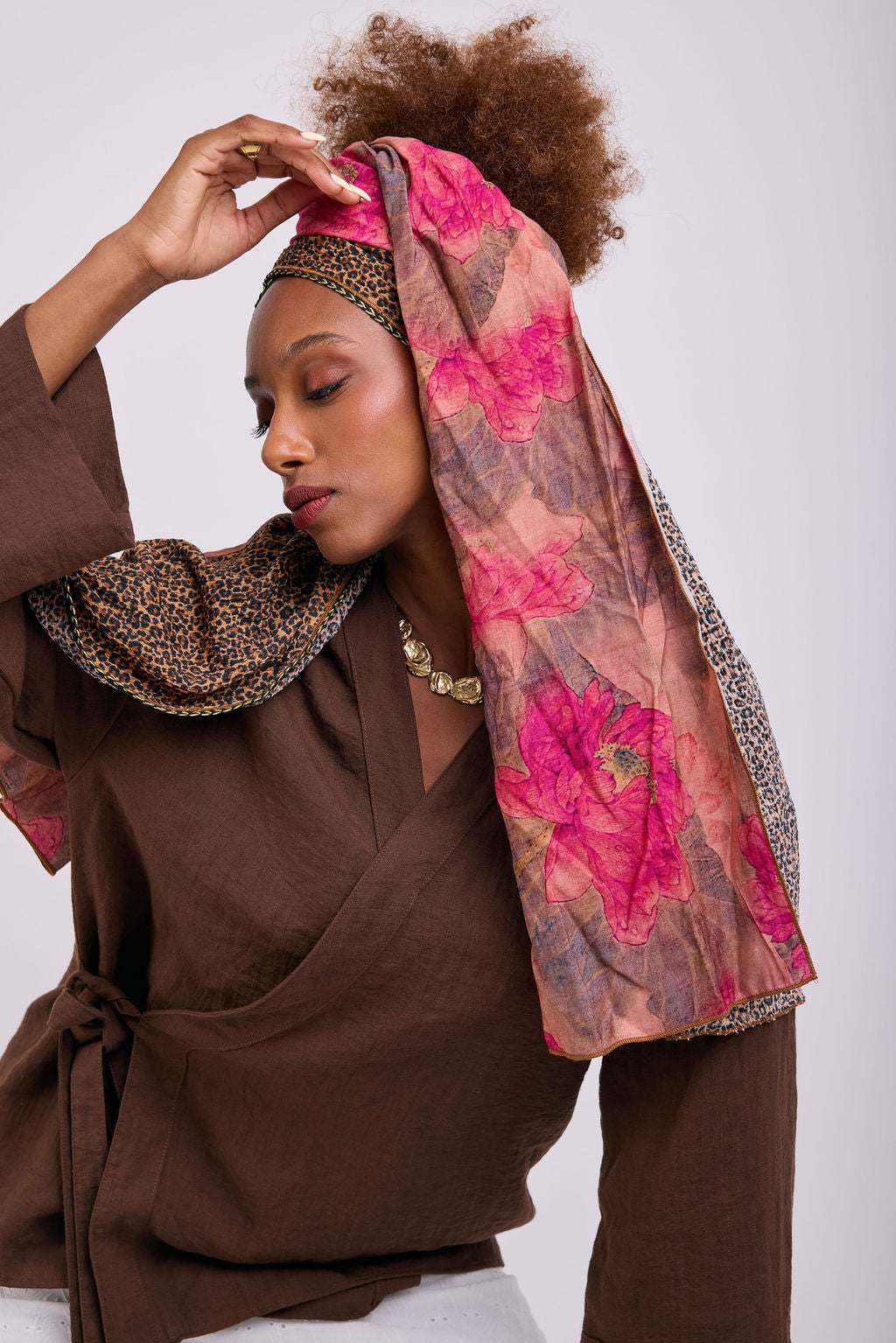 הדרא, קולקציית קיץ, מטפחת יומיומית, שעלוב בד מנומר ובד פרחוני ורוד