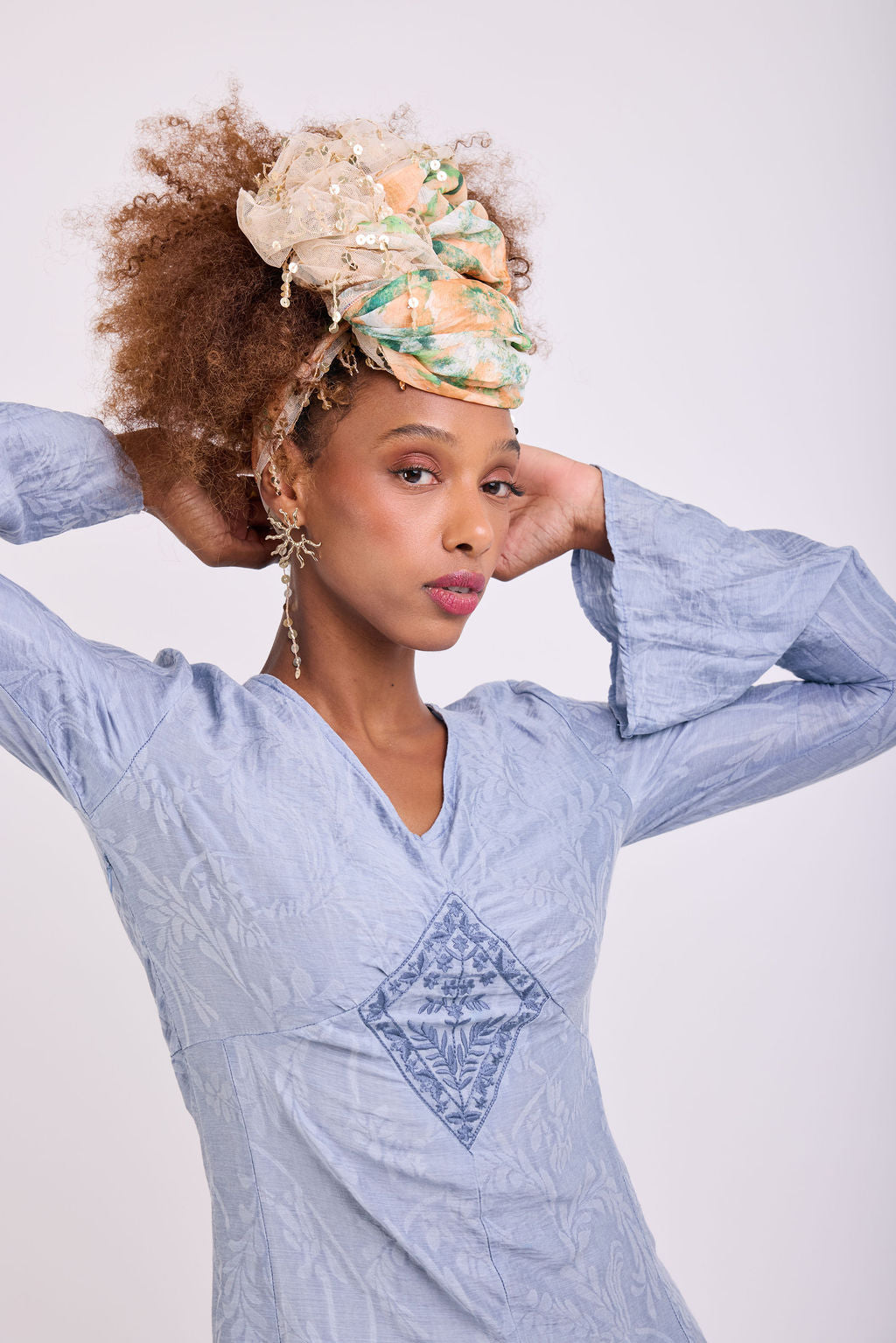 הדרא, קולקציית מטפחות קיץ, מטפחת חגיגית, בד פרחוני בשילוב בד פייטים נופלים, מטפחת לארע