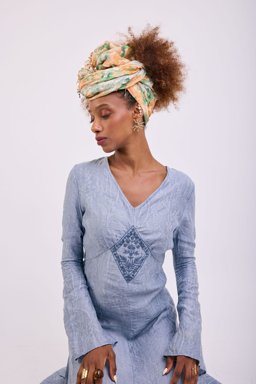 הדרא, קולקציית מטפחות קיץ, מטפחת חגיגית, בד פרחוני בשילוב בד פייטים נופלים, מטפחת לארע