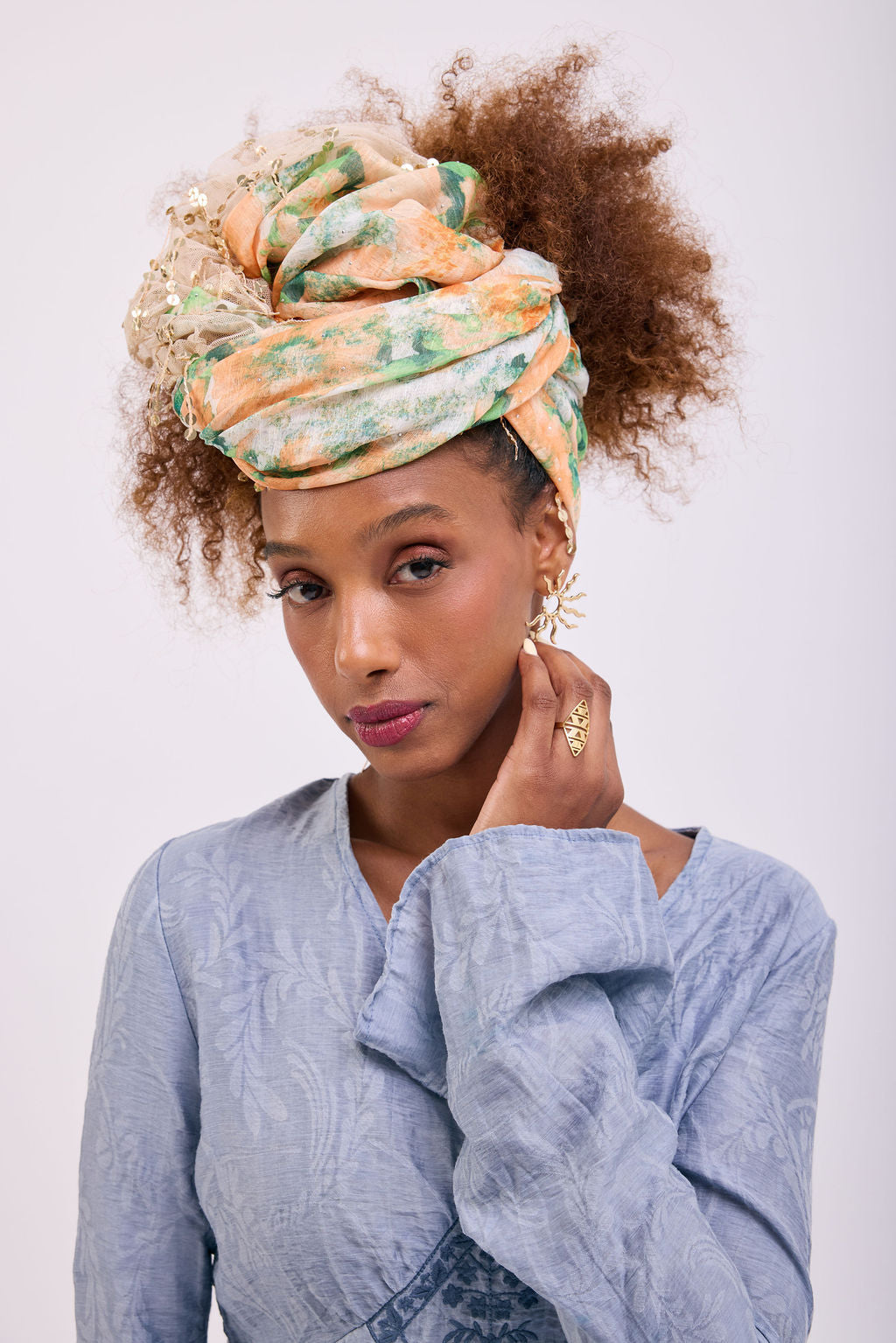 הדרא, קולקציית מטפחות קיץ, מטפחת חגיגית, בד פרחוני בשילוב בד פייטים נופלים, מטפחת לארע