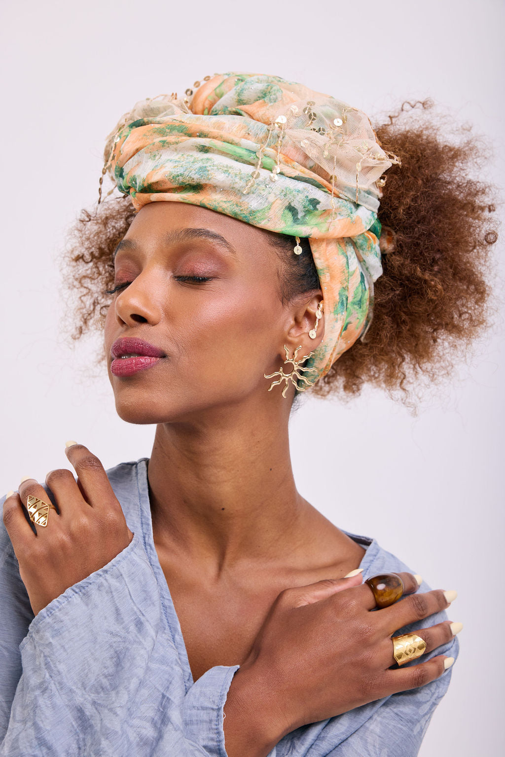 הדרא, קולקציית מטפחות קיץ, מטפחת חגיגית,  בד פרחוני בשילוב בד פייטים נופלים, מטפחת לארע