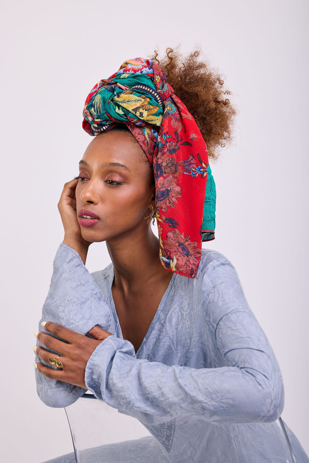 הדרא, קולקציית קיץ, מטפחת חגיגית, שילוב בדים צבעוני עם פס קישוט שחור זב