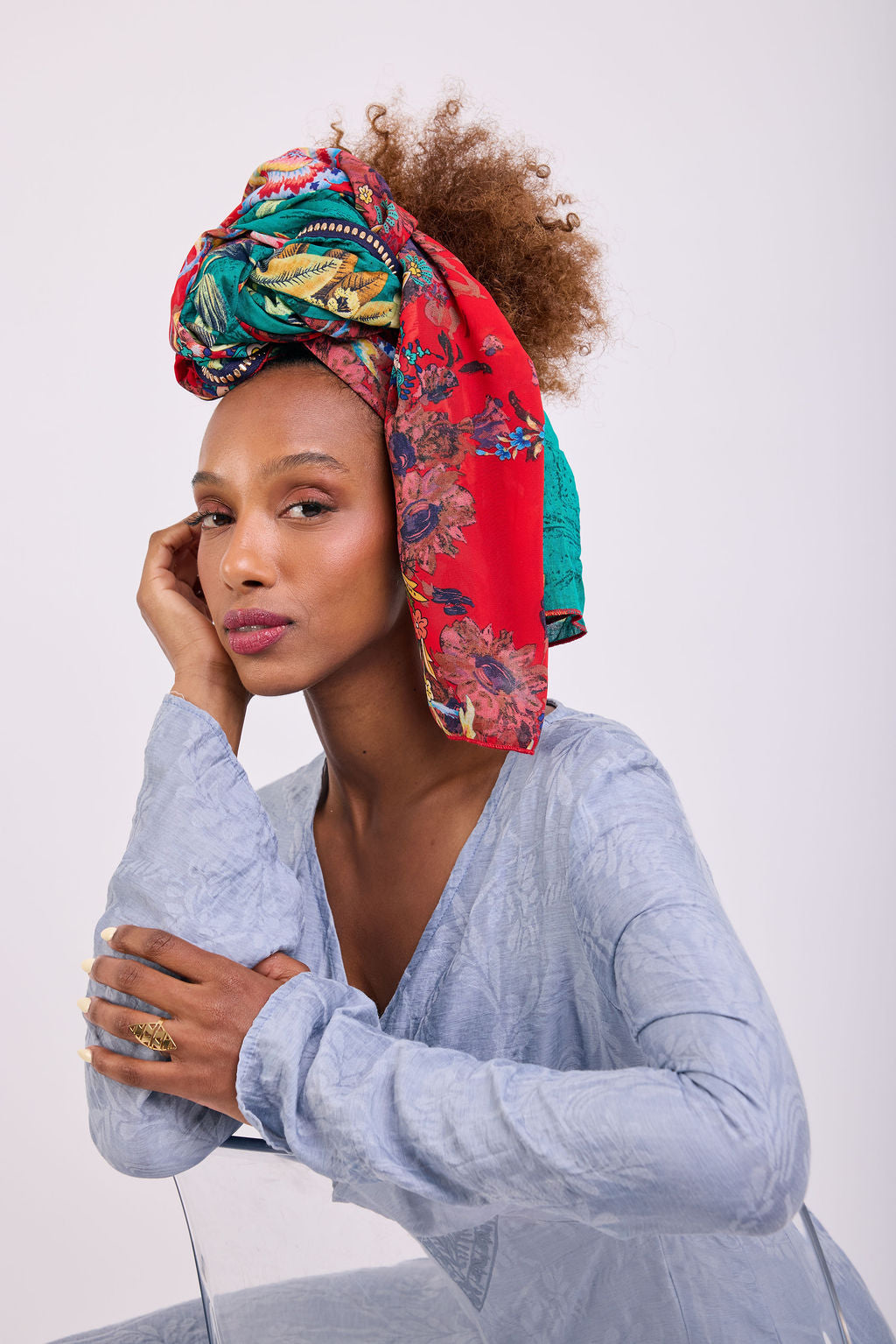 הדרא, קולקציית קיץ, מטפחת חגיגית, שילוב בדים צבעוני עם פס קישוט שחור זב