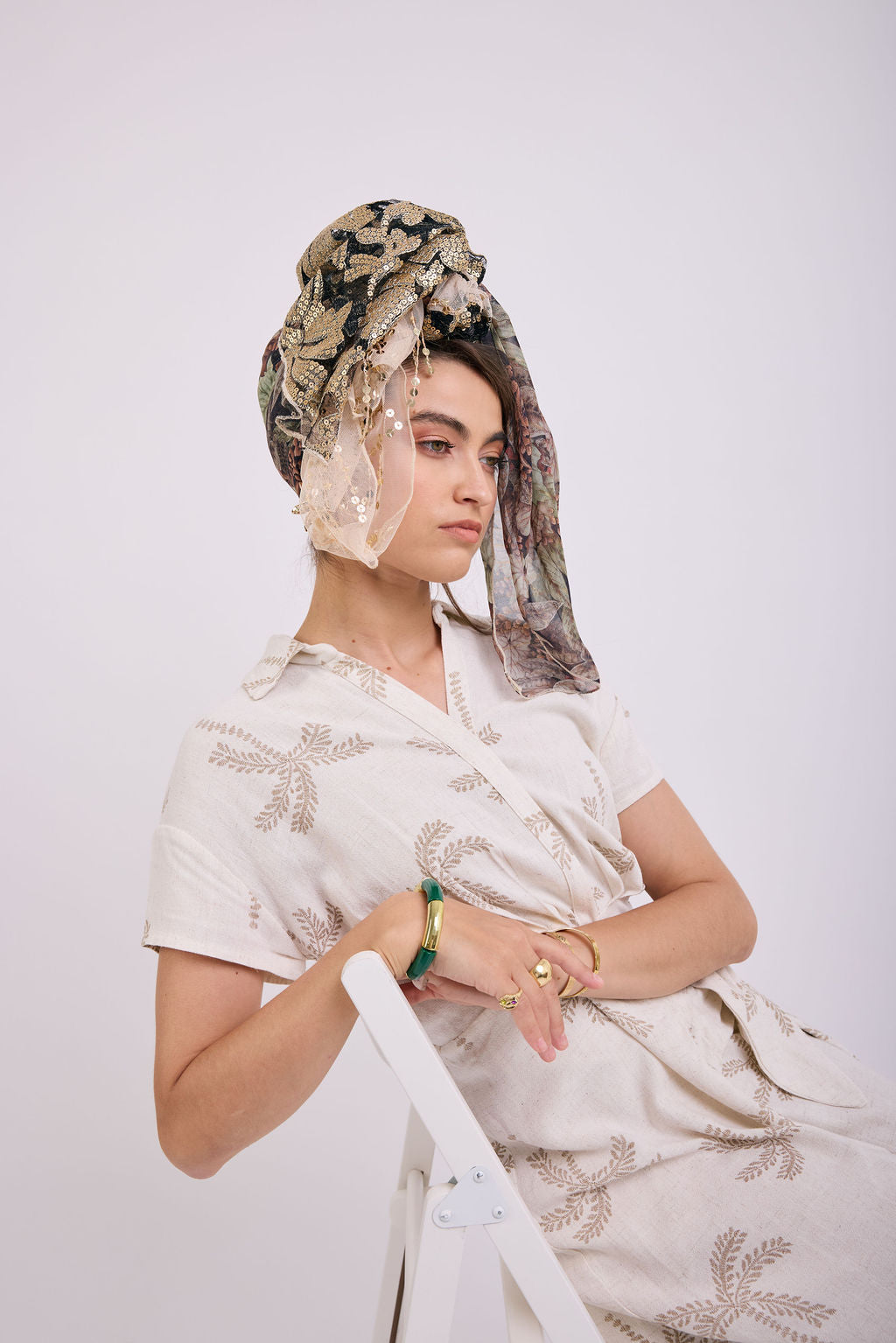 הדרא, קולקציית מטפחות קיץ, מטפחת חגיגית, בד פייטים בשילוב בד פרחוני ובד פייטים בהיר. מטפחת לארוע