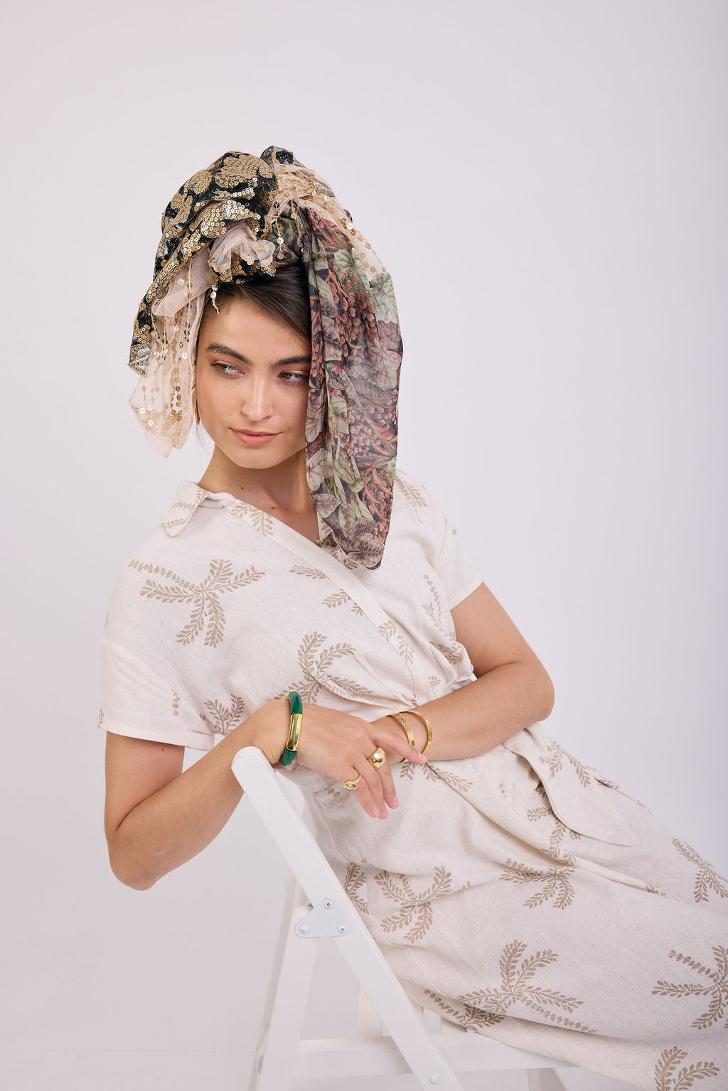 הדרא, קולקציית מטפחות קיץ, מטפחת חגיגית, בד פייטים בשילוב בד פרחוני ובד פייטים בהיר. מטפחת לארוע