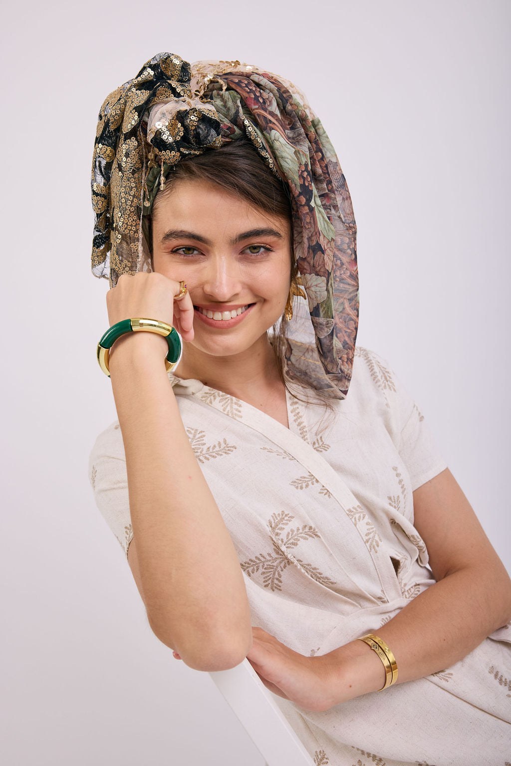 הדרא, קולקציית מטפחות קיץ, מטפחת חגיגית,  בד פייטים בשילוב בד פרחוני ובד פייטים בהיר. מטפחת לארוע