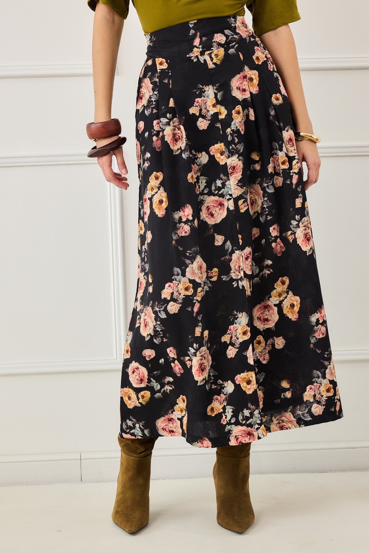 חצאית לילי שחורה