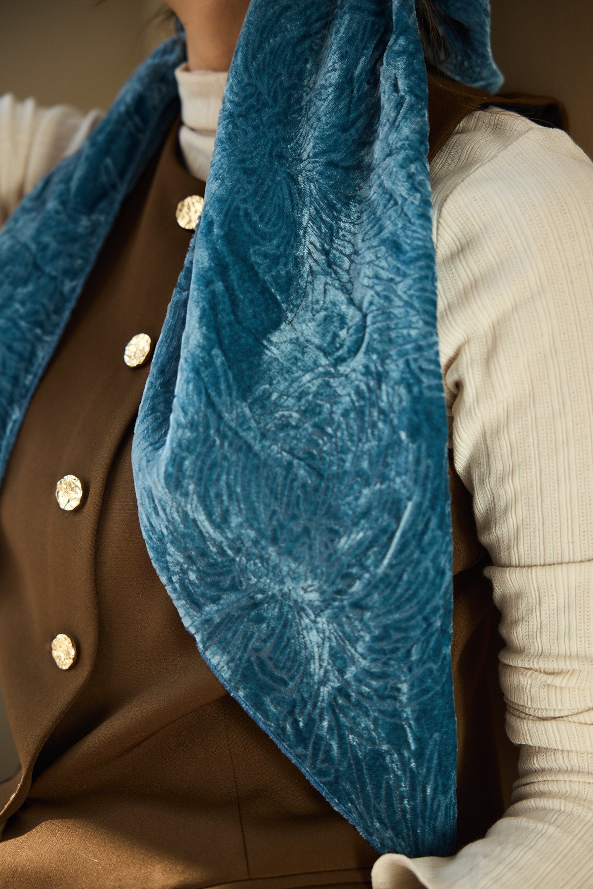 מטפחת משולשת פלג כחלחל