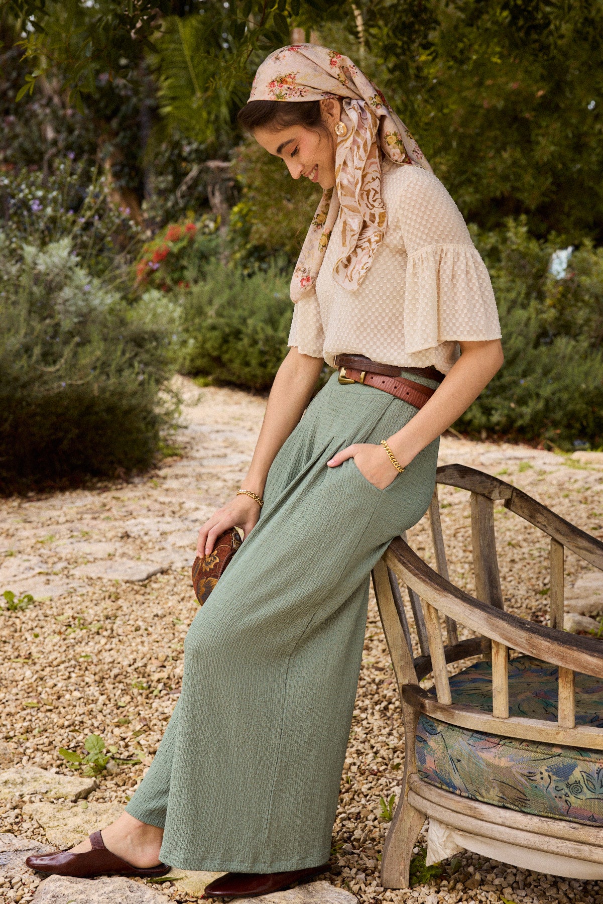 הדרא, קולקציית אביב, מכנס חצאית מבד קרפ בצבע מנטה, מפרשית לארוע