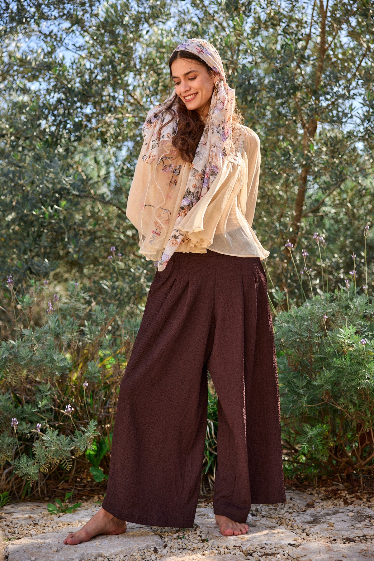 הדרא, מכנס חצאית בצבע חום, מפרשית מבד קרפ חום, מפרשית לשבת