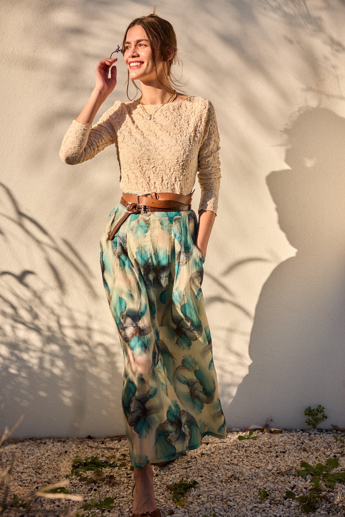 הדרא, קולקציית אביב, חצאית ארוכה ופרחונית עם שסע בצד, חצאית חגיגית