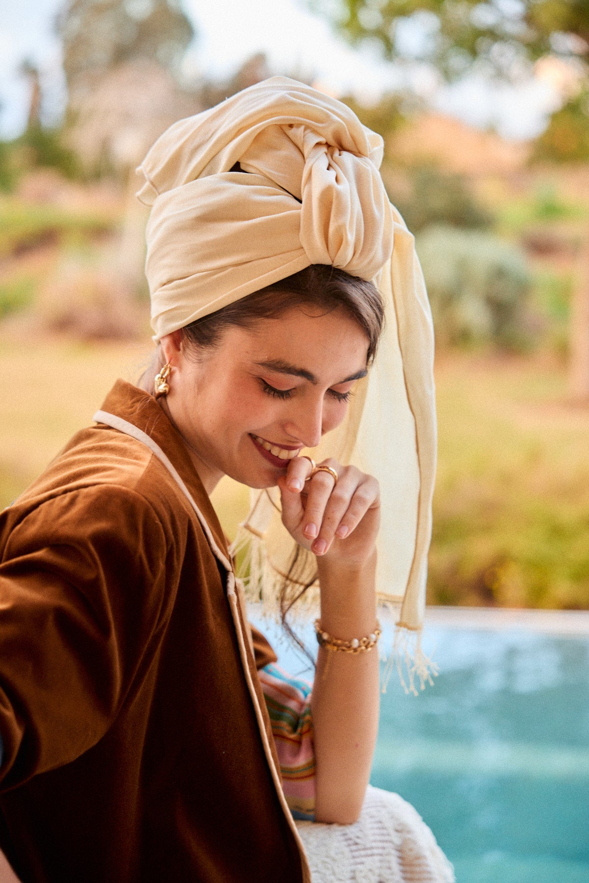 הדרא, מטפחת בצבע אחד, מטפחת צעיף בצבע שמנת עם פרנז בצבע זהה, מטפחת ליומיום, מטפחת לשבת