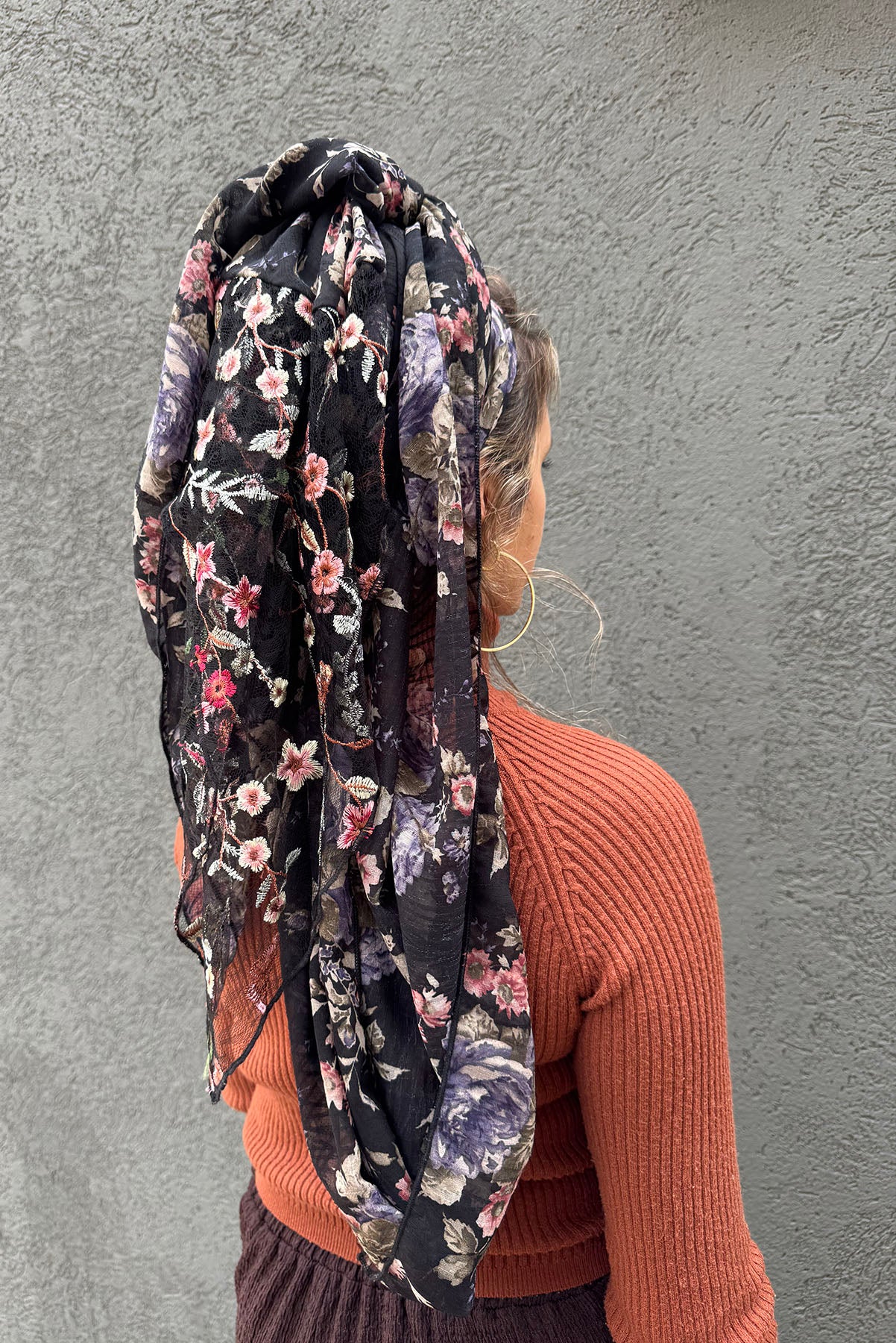 מטפחת מרובעת חיננית שחור