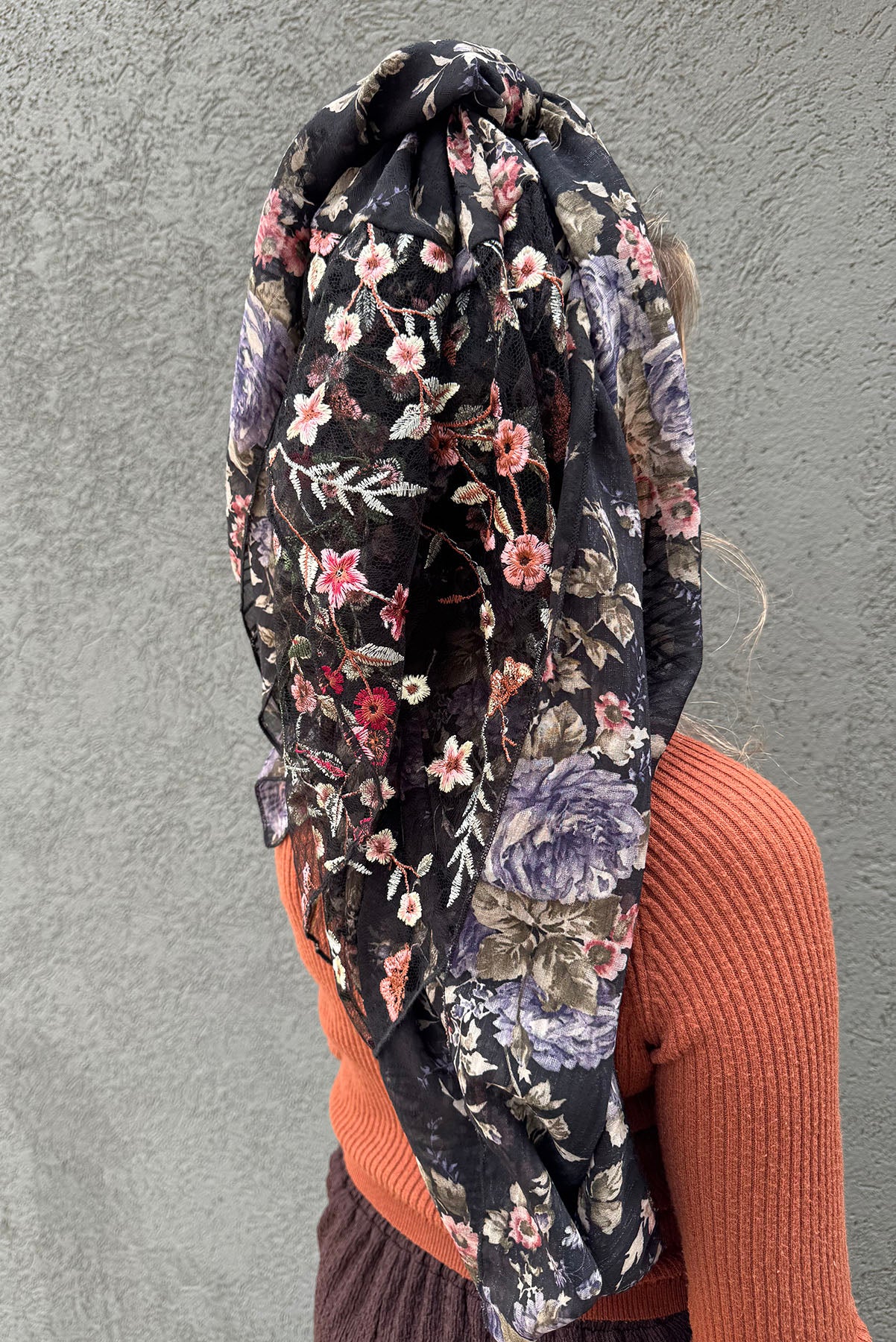 מטפחת מרובעת חיננית שחור